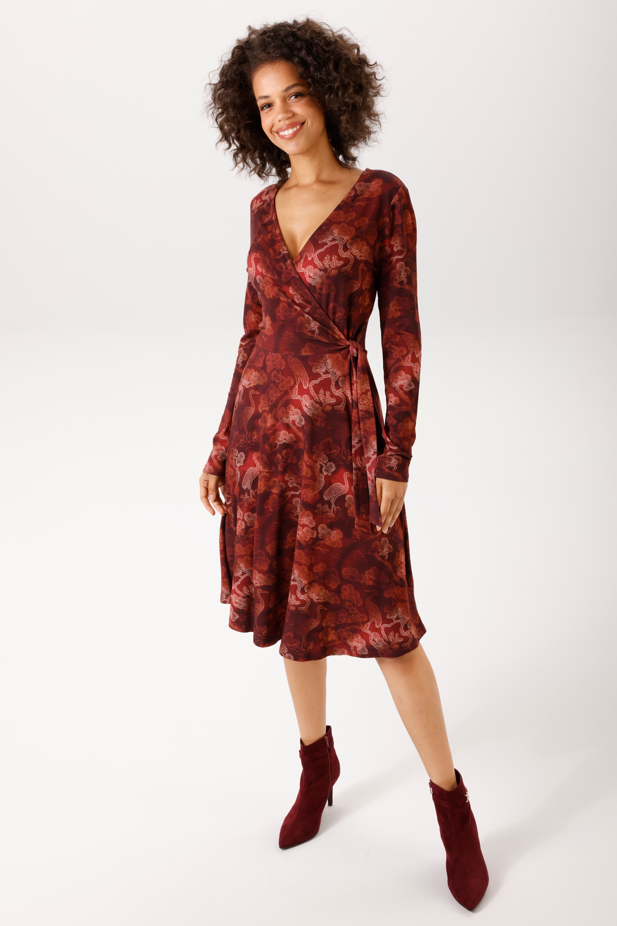 Image of Aniston CASUAL Jerseykleid mit Kranichen im fantasievollen, fernöstlichen Druck - NEUE KOLLEKTION