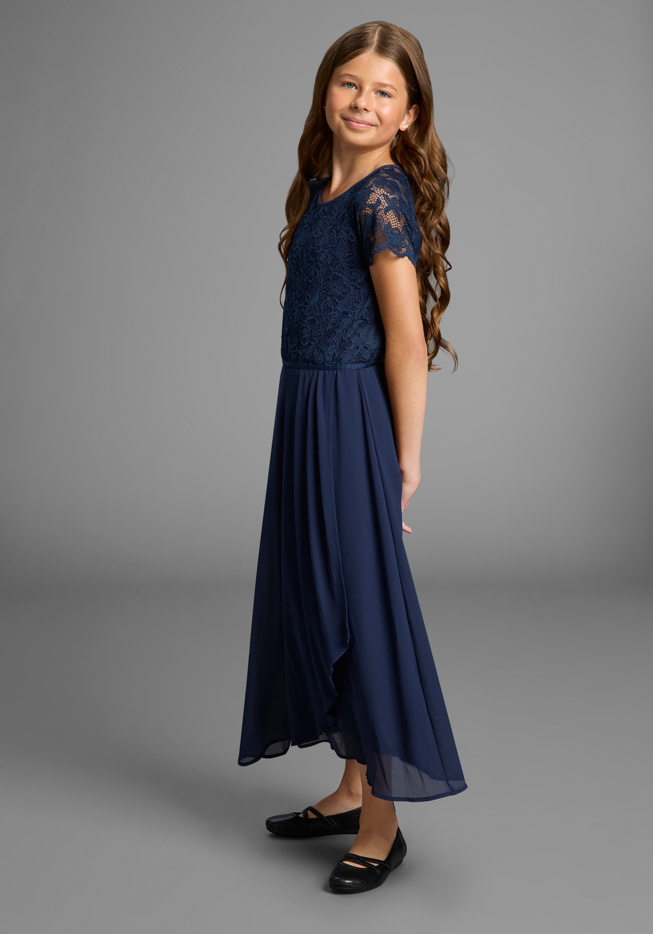 KIDSWORLD Robe en jersey »Festliches Kleid mit Spitze« Robe élégante avec dentelle et chiffon