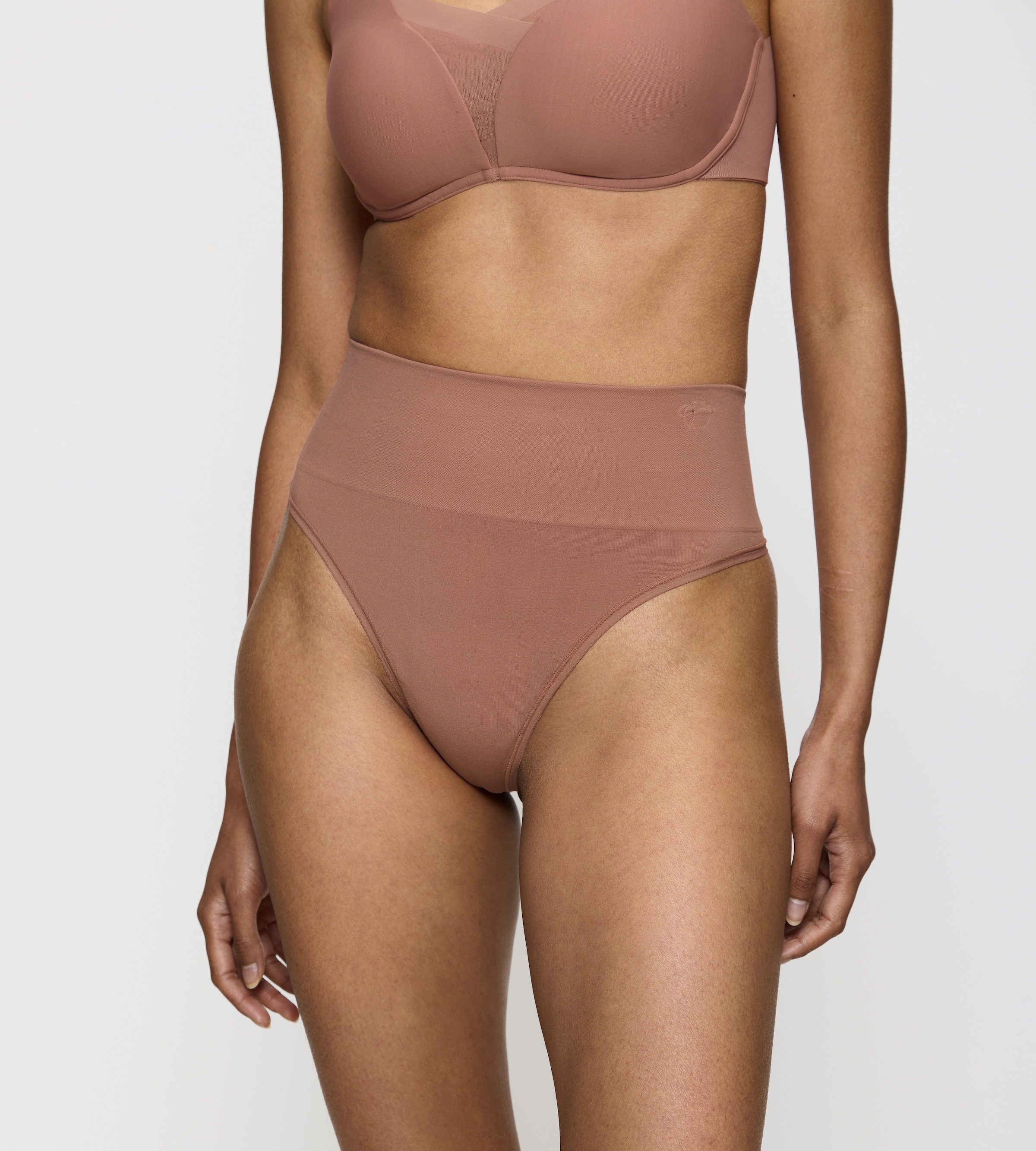 Image of Triumph Shapingslip "Soft Sculpt" nahtlos, formend, leichter Bauchweg-Effekt, hoher Beinausschnitt