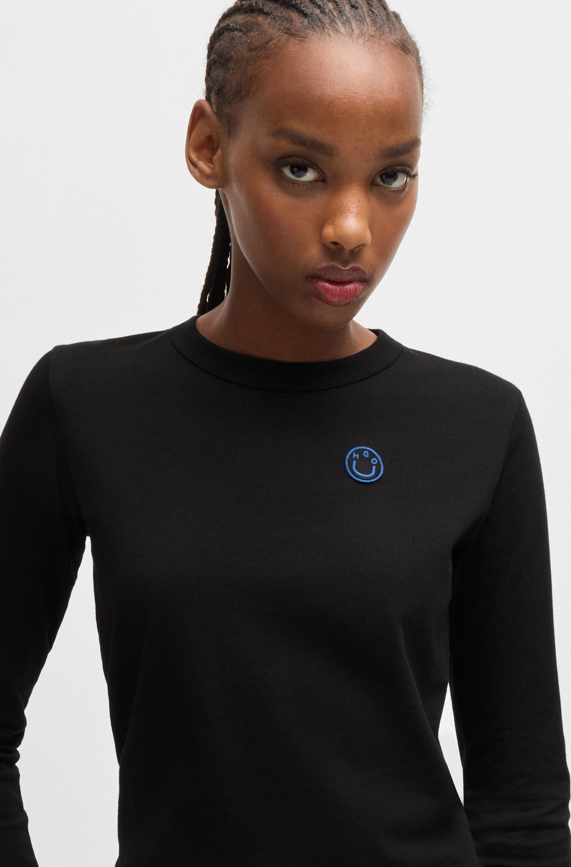 HUGO Blue Longsleeve »Daliria«, mit Label-Badge mit HAPPY HUGO Logo