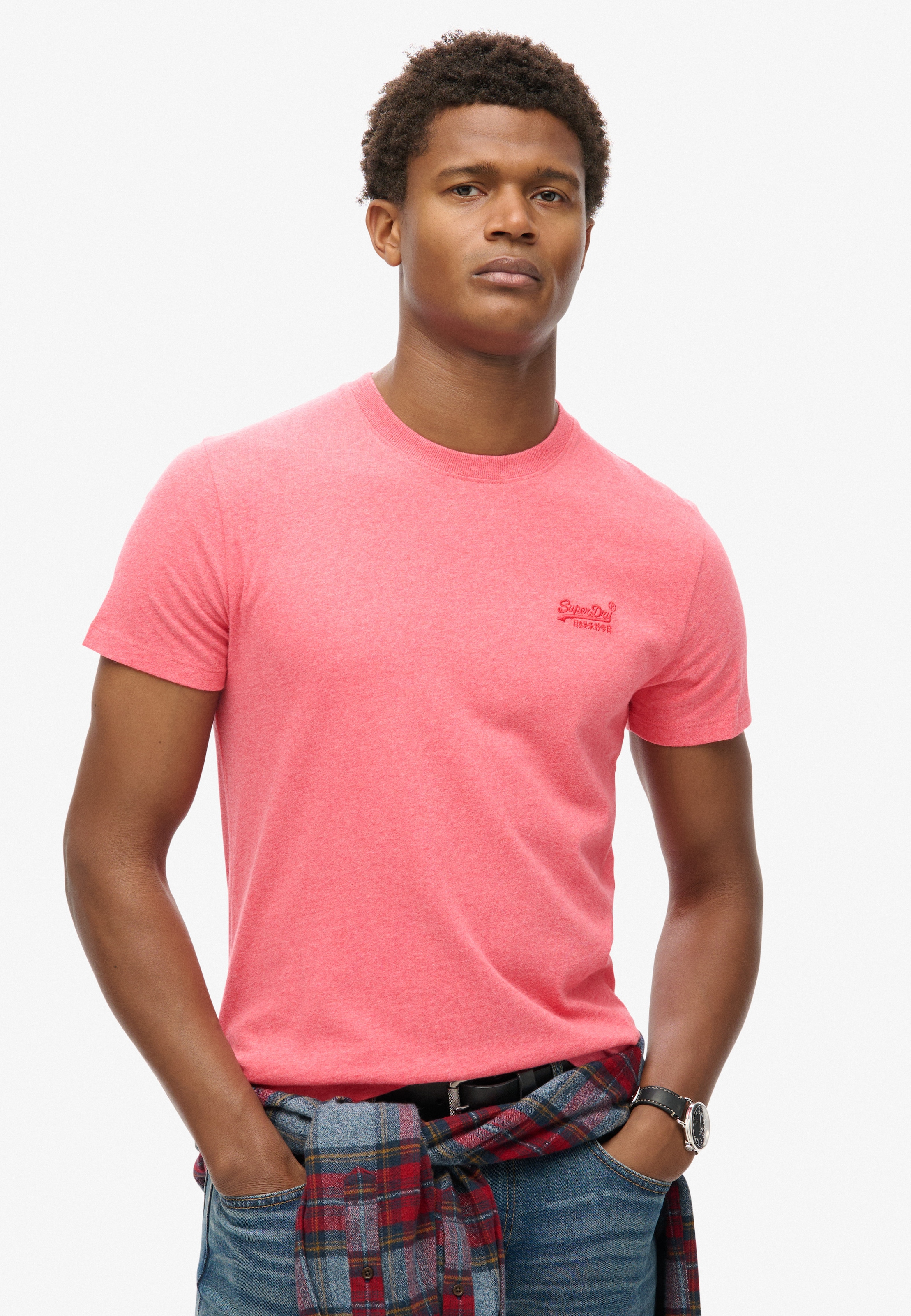 Superdry Rundhalsshirt »ESSENTIAL LOGO EMB TEE« aus Baumwolle und Single Jersey, Slim Fit, Kurzarm, hüftlang
