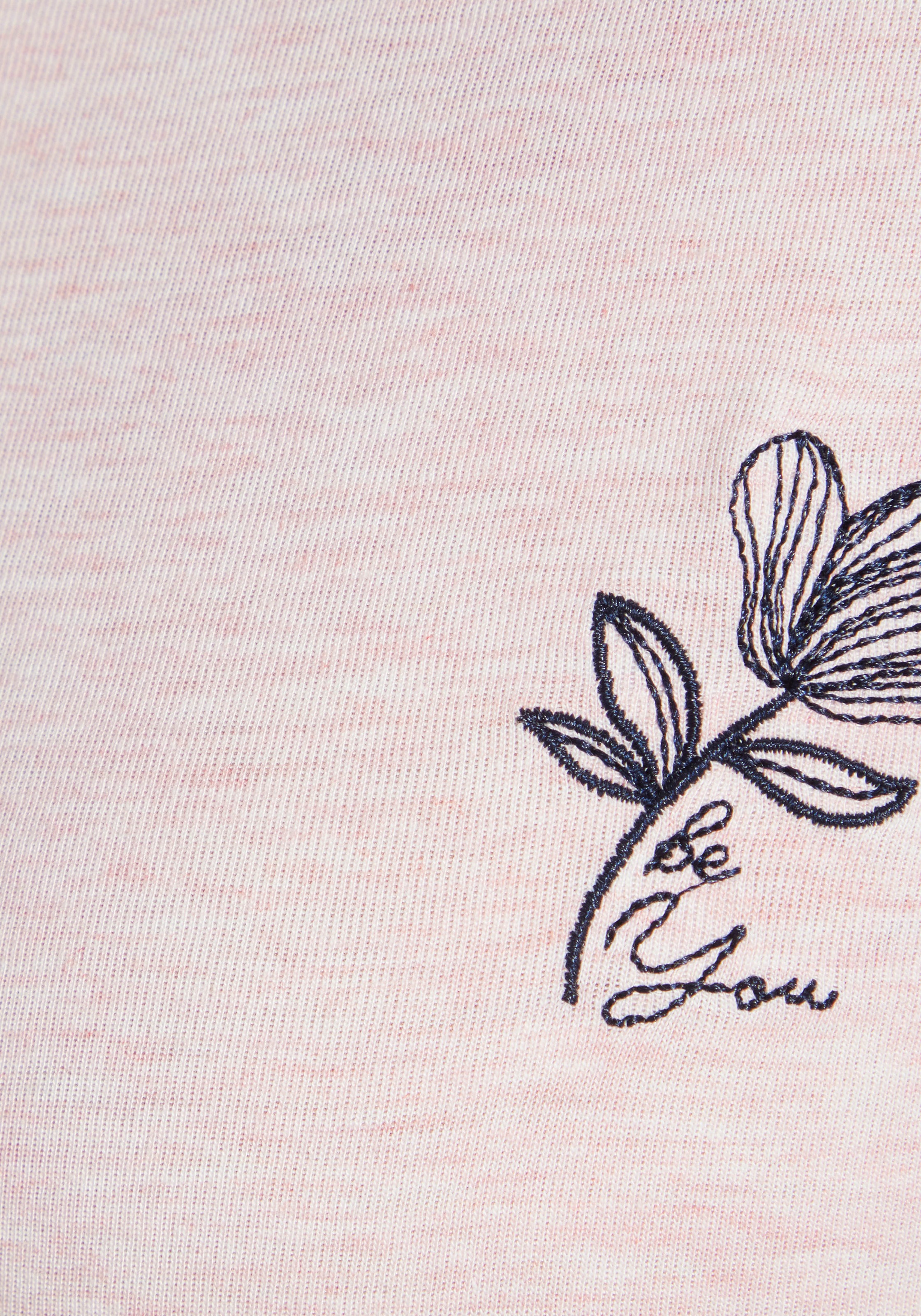 s.Oliver Langarmshirt, mit kleiner Blumen-Stickerei