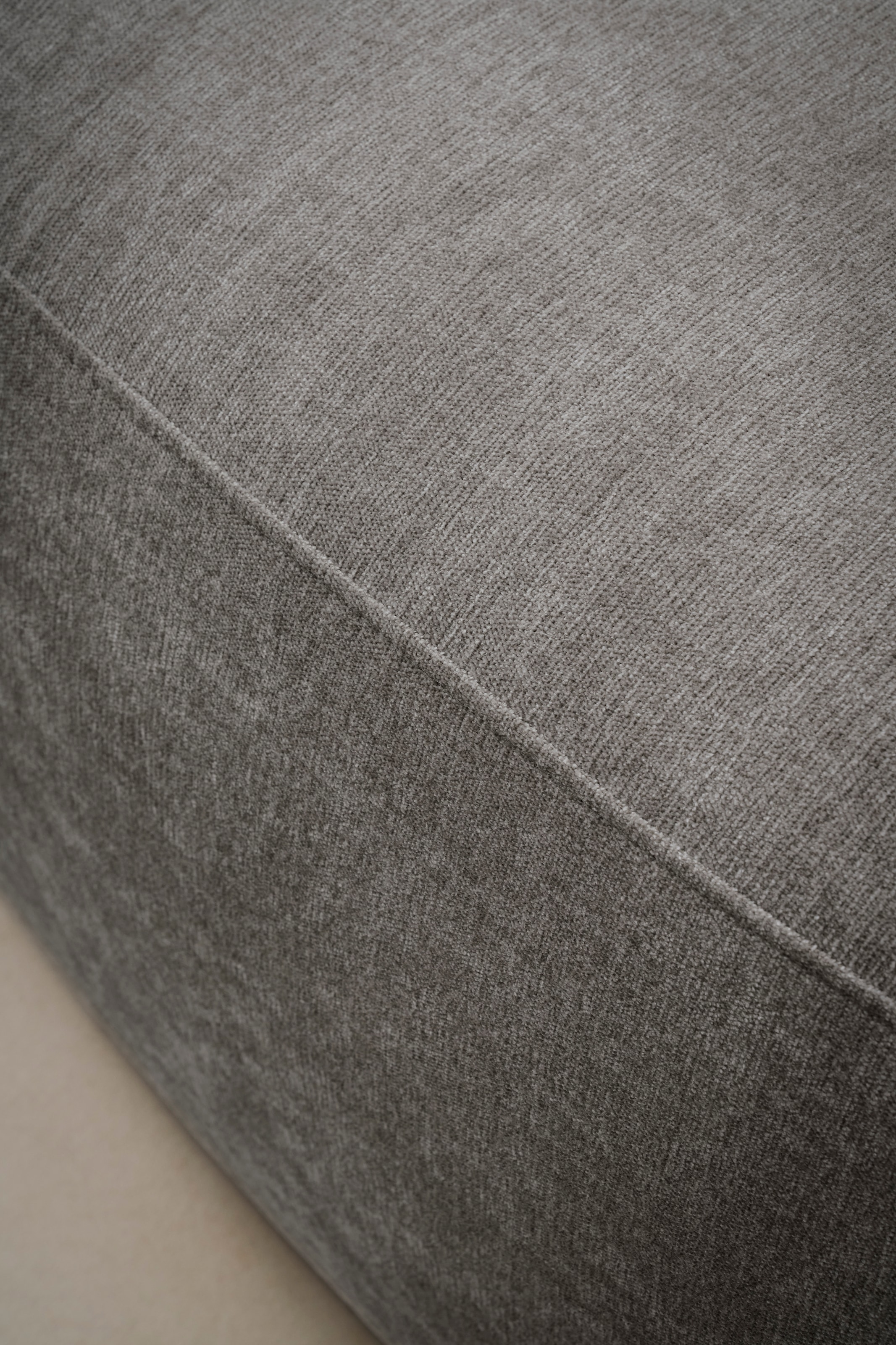 GOODproduct 2,5-Sitzer »Kaarl, rundes Loungesofa, Sofa mit Kissen, perfekt gepolstert« Webstoff, in fünf Farben, zeitloses Design, inkl. 5 Rückenkissen