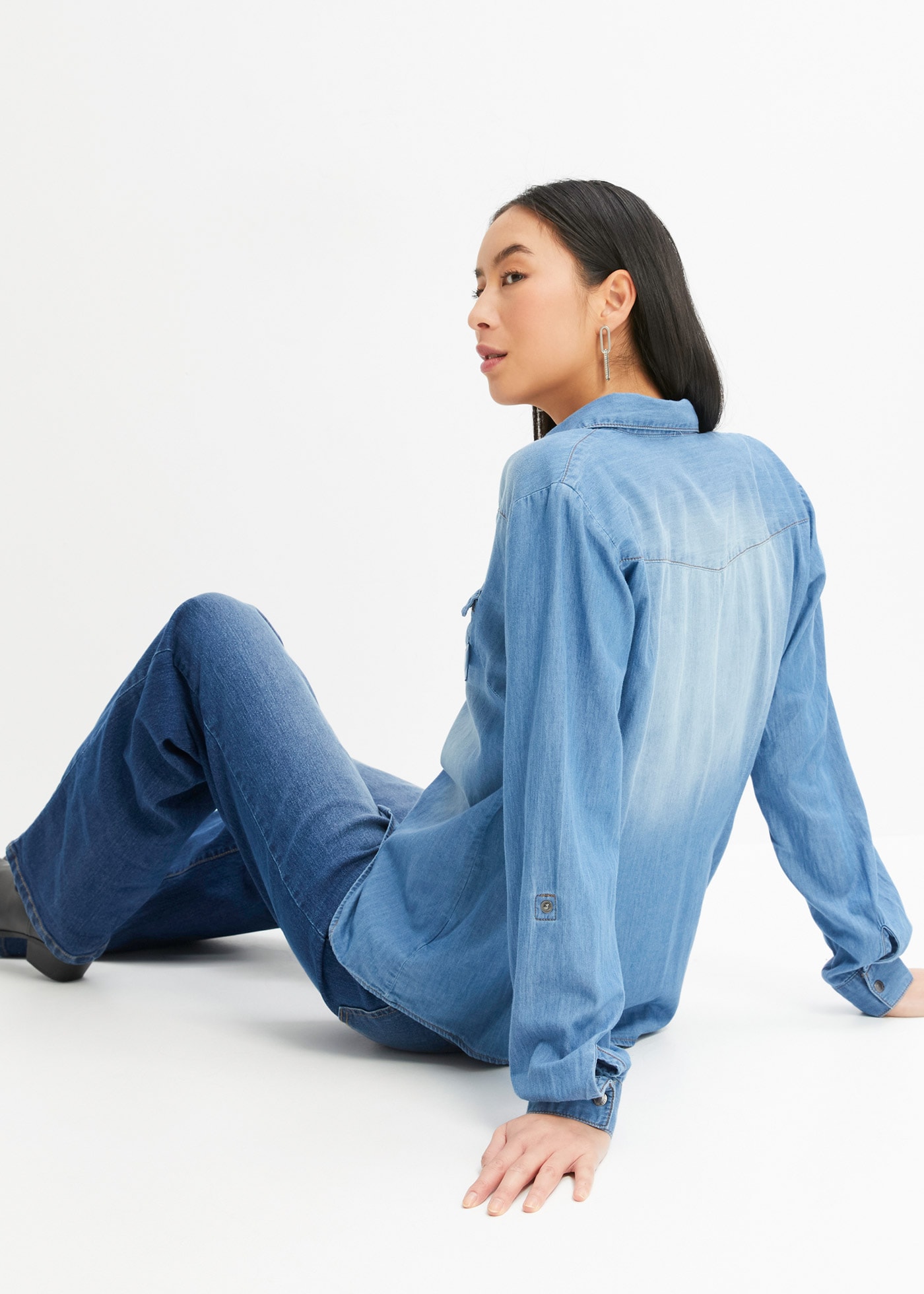 bonprix Jeansbluse »Jeansbluse mit Druckknöpfen, Langarm« mit Druckknöpfen, schmal geschnitten