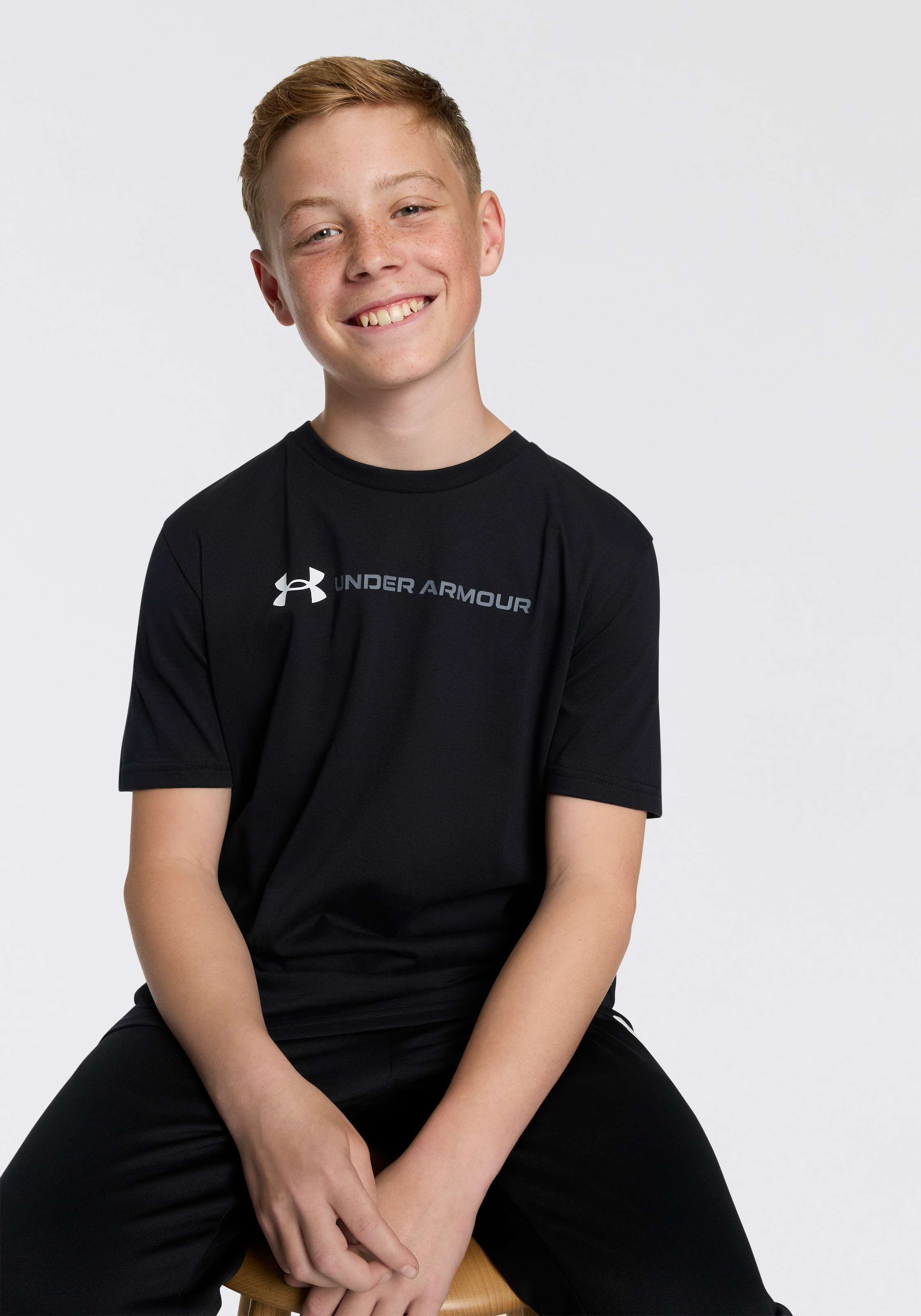 Image of Under Armour T-Shirt "UA B LOGO WORDMARK SS" für Kinder geeignet, mit Logodruck, Kurzarm