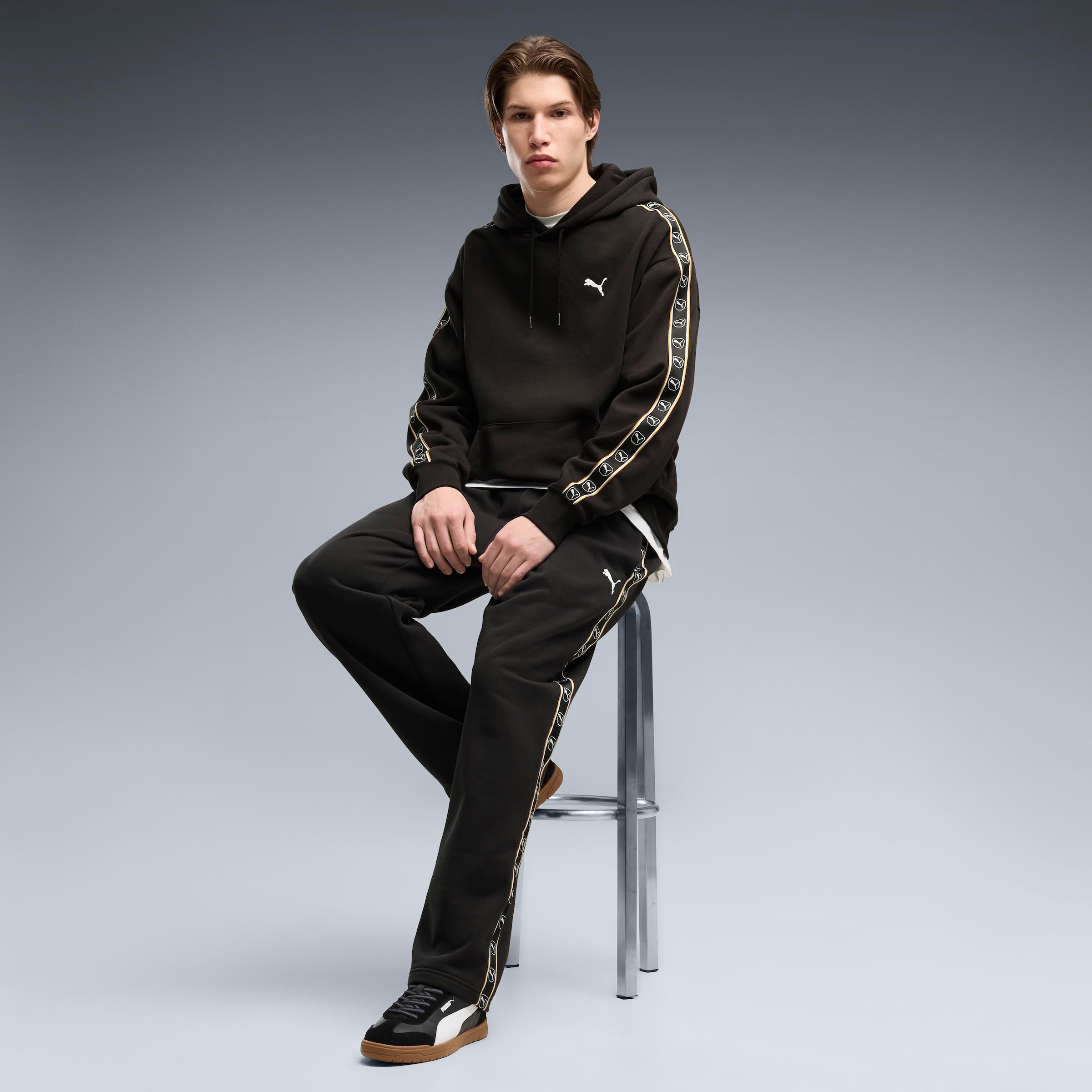PUMA Sweat à capuche »ESS ELEVATED TAPE RELAXED HOODIE FL«, avec poche kangourou, coupe décontractée, longueur normale
