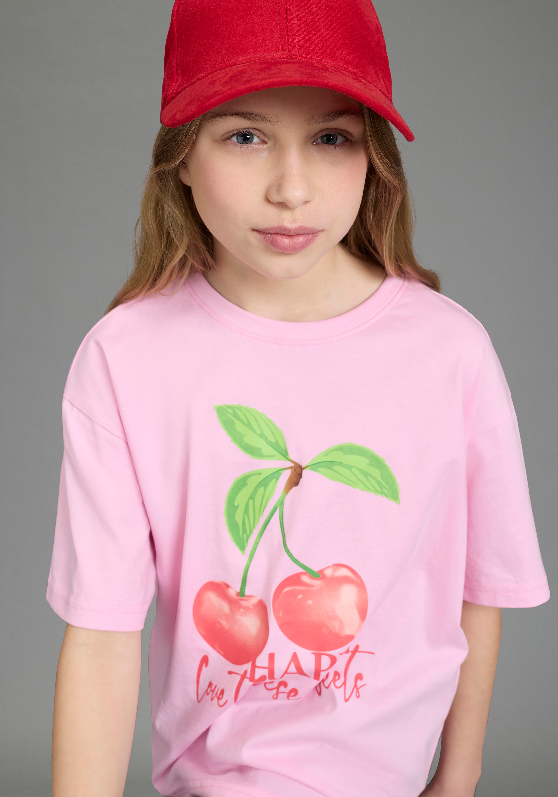 KIDSWORLD T-shirt »Shirt mit Kirschen-Print« lässige Passform, Kurzarm, bedruckt, aus Baumwolle
