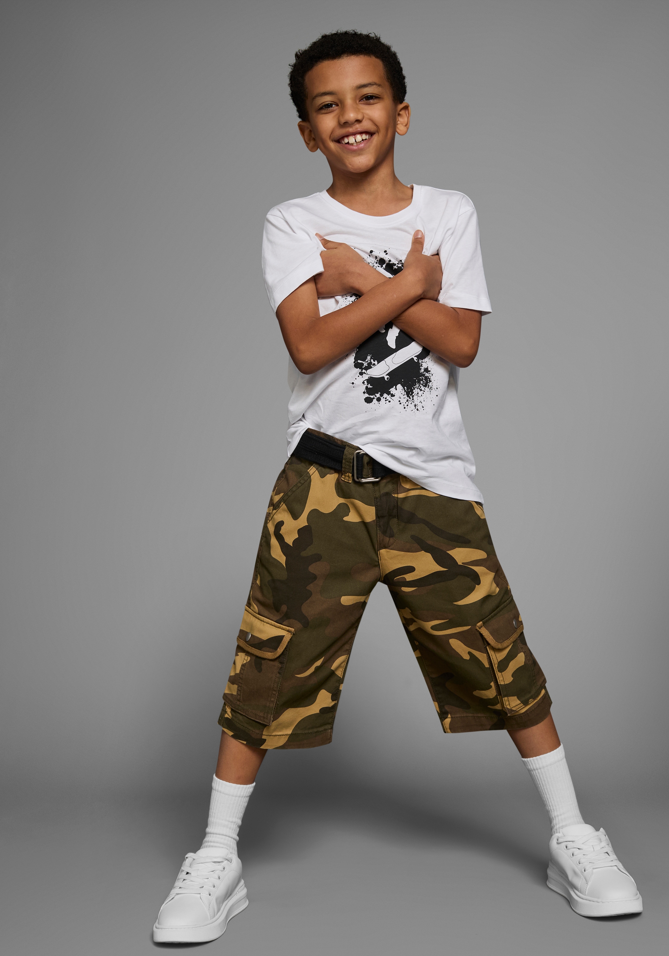 KIDSWORLD Shorts »2tlg. Bermudas mit Gürtel«, (Set, 2 tlg.), mit Textilgürtel
