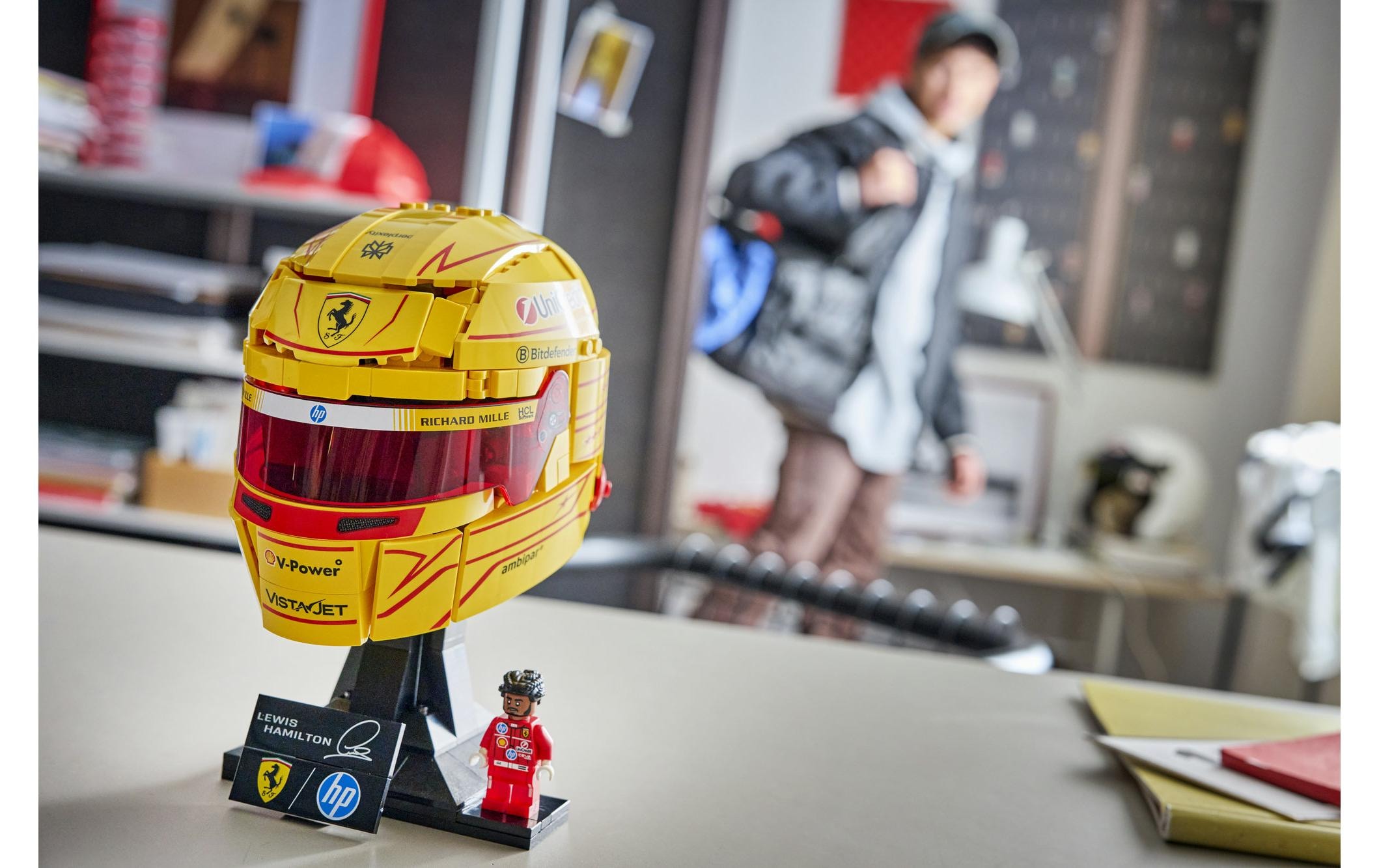 LEGO® Konstruktionsspielsteine »Scuderia Ferrari HP Lewis Hamilton Helm (43022)« LEGO Editions Formula 1