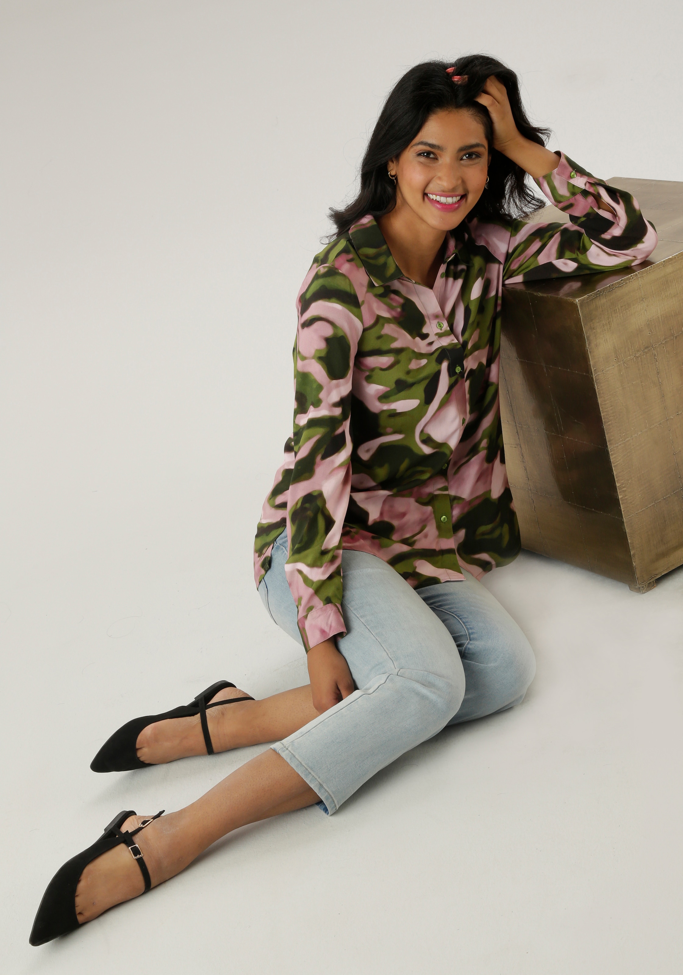 Aniston SELECTED Hemdbluse mit trendigen und extravaganten Farbverlauf