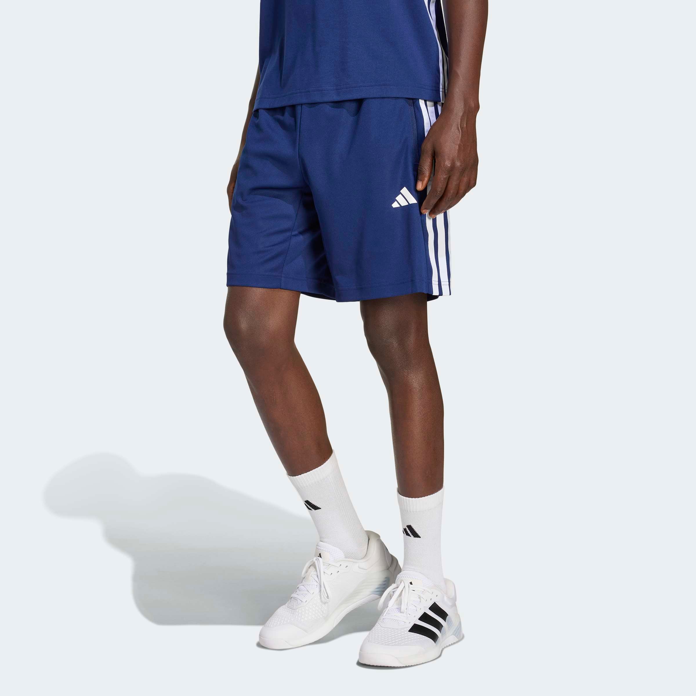adidas Performance Shorts »WORKOUT ESSENTIALS BASE 3-STREIFEN PIKEE-, 23 CM«  sportlicher Stil, für sportliche Aktivitäten, aus Polyester
