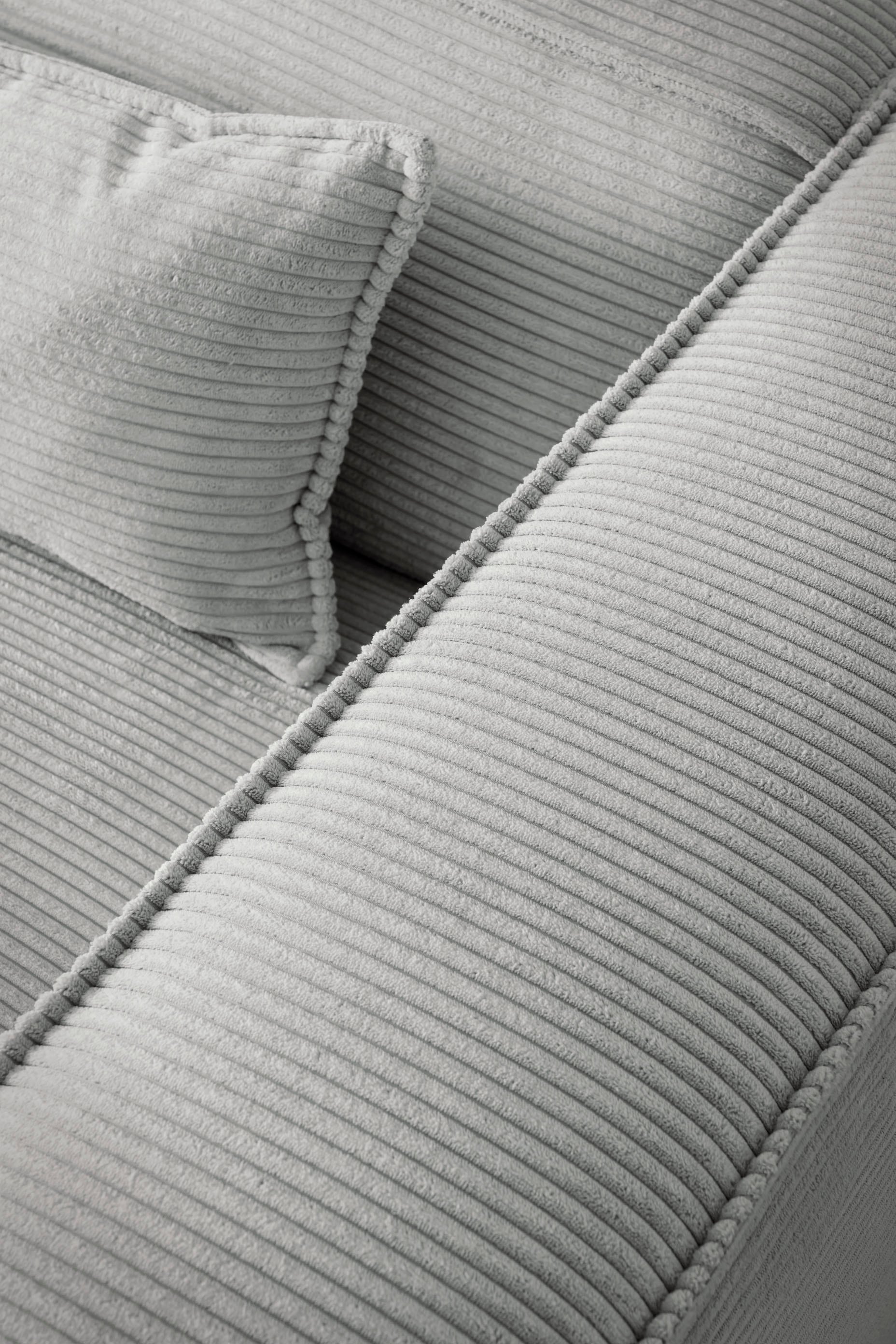 LeGer Home by Lena Gercke Ecksofa »PIARA XXL, Big-Sofa in Cord oder Leinenoptik, L-Form, mit Kedernaht«, wahlweise Ottomane rechts/links, schwarze Füsse, extra tiefe Sitzfläche