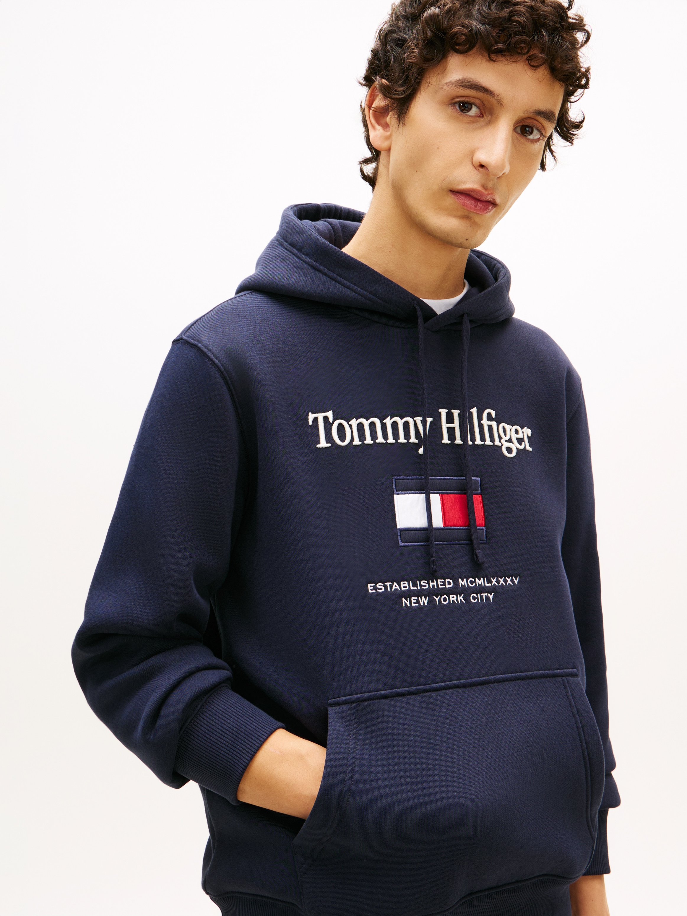 Tommy Hilfiger Hoodie »TOMMY EMBRO FLAG«, normale Passform, Stickerei
