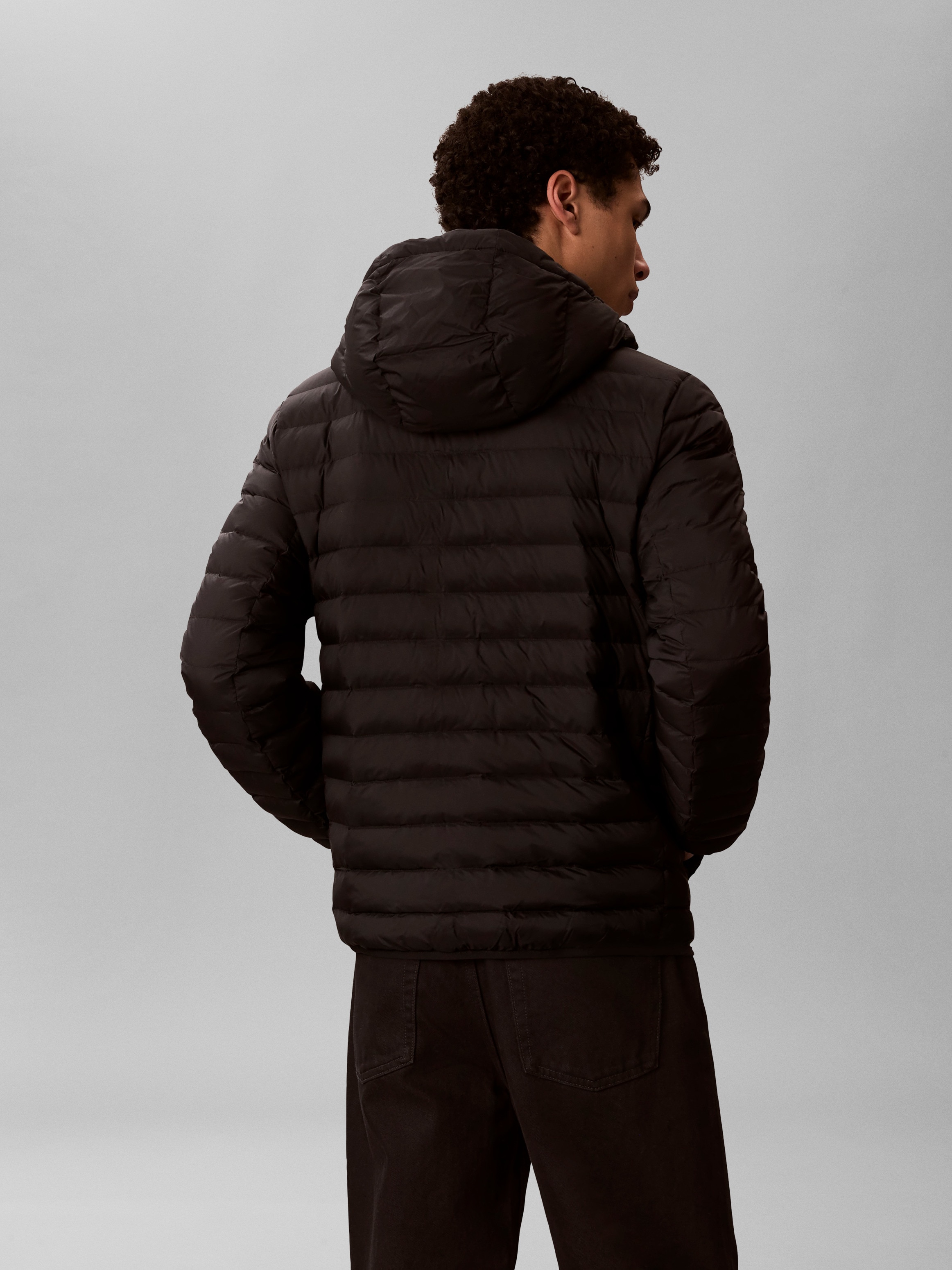 Calvin Klein Veste fonctionnelle »LS HOODED NYLON CHANNELED PUFFER« mit Kapuze Regular fit, mit Rundhalsausschnitt