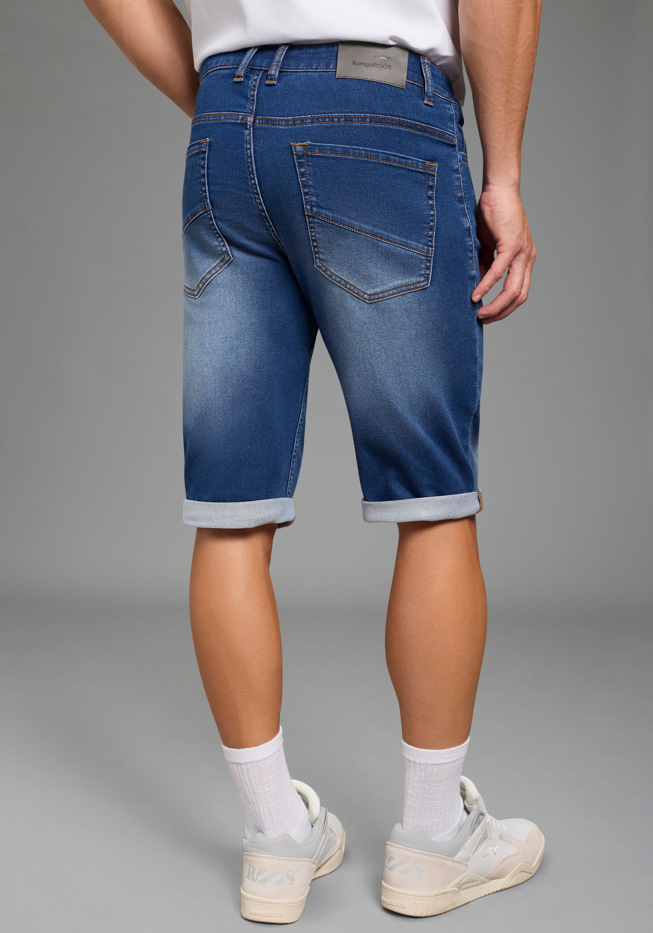 KangaROOS Jogg-Jeansbermudas Regular Fit, gerade geschnittenes Bein