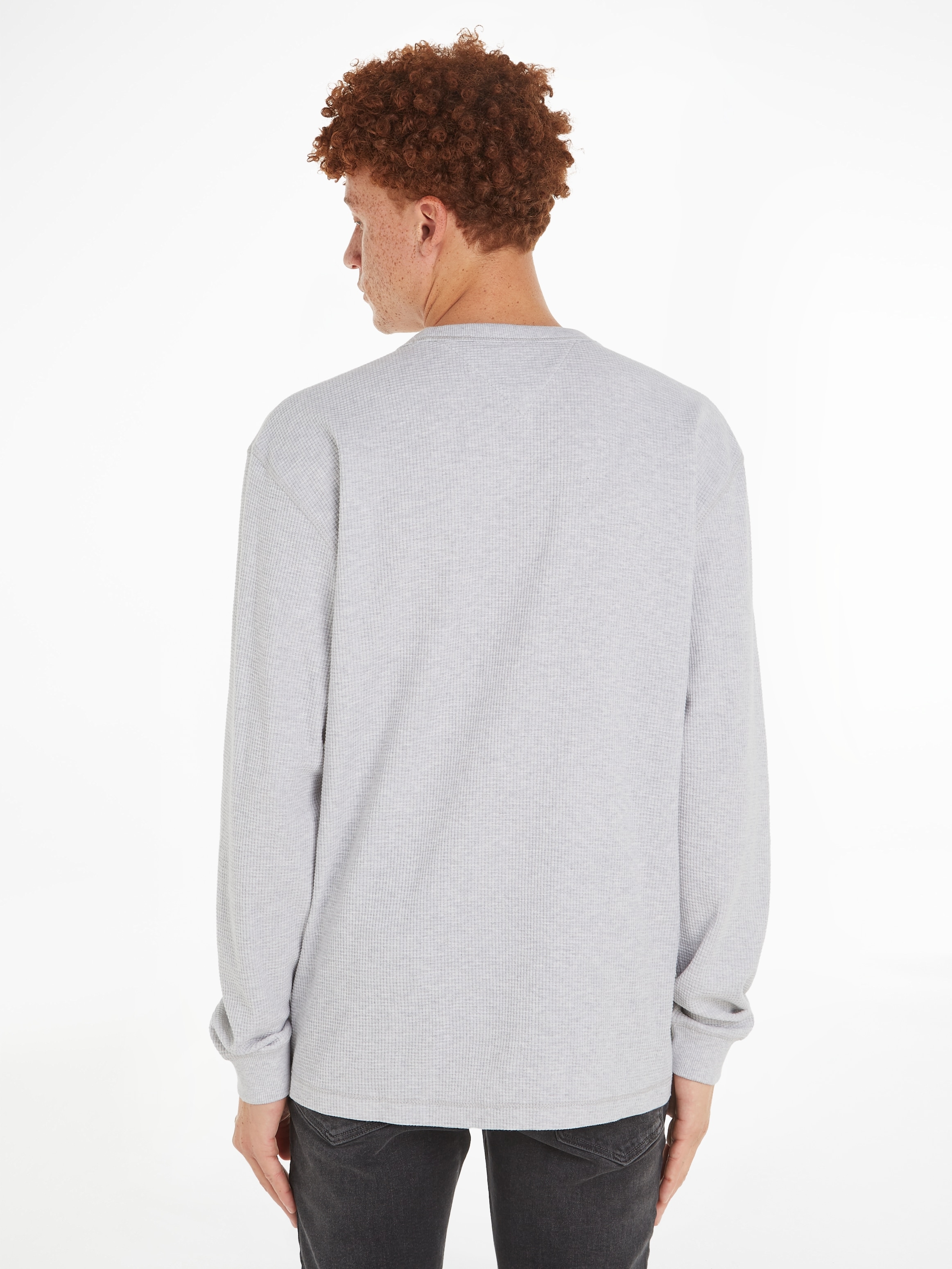 Tommy Jeans Langarmshirt »TJM REG LS WAFFLE TEE«, mit Markenlabel am Bund