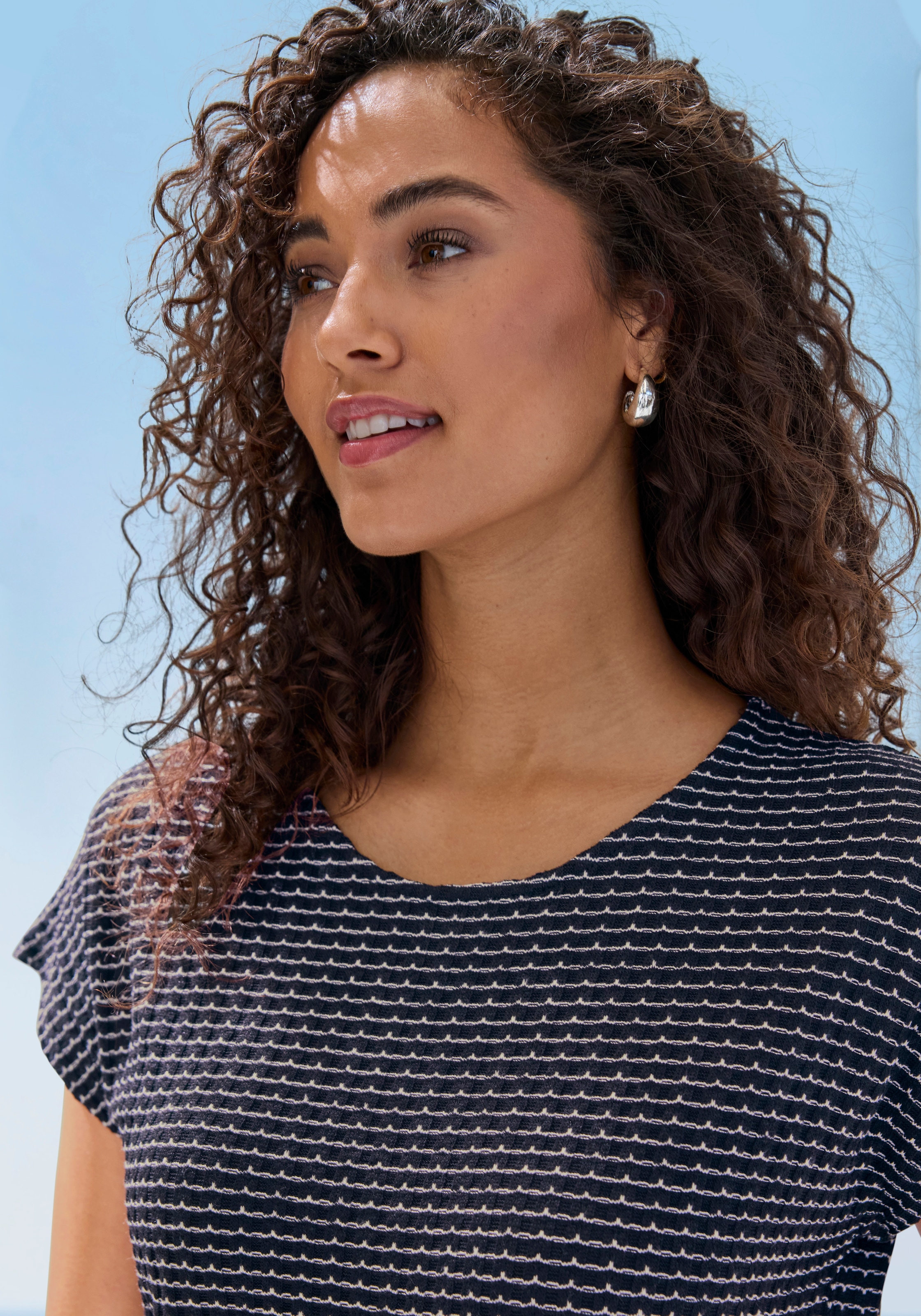 Vivance Kurzarmshirt »aus strukturierter Strickqualität« mit schönem Muster aus Strick