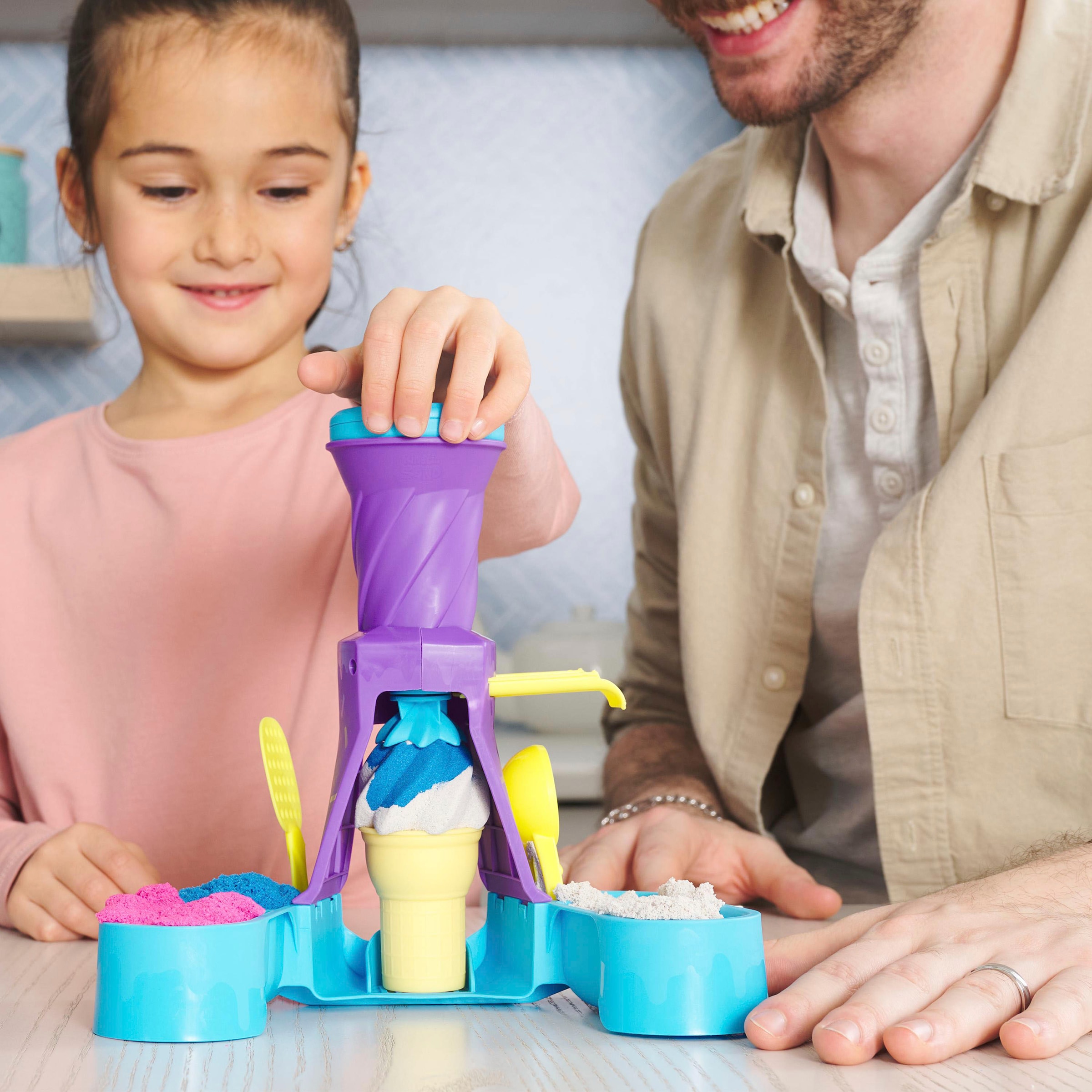 Spin Master Set créatif »Kinetic Sand - Soft Serve Ice Cream Station 397g«