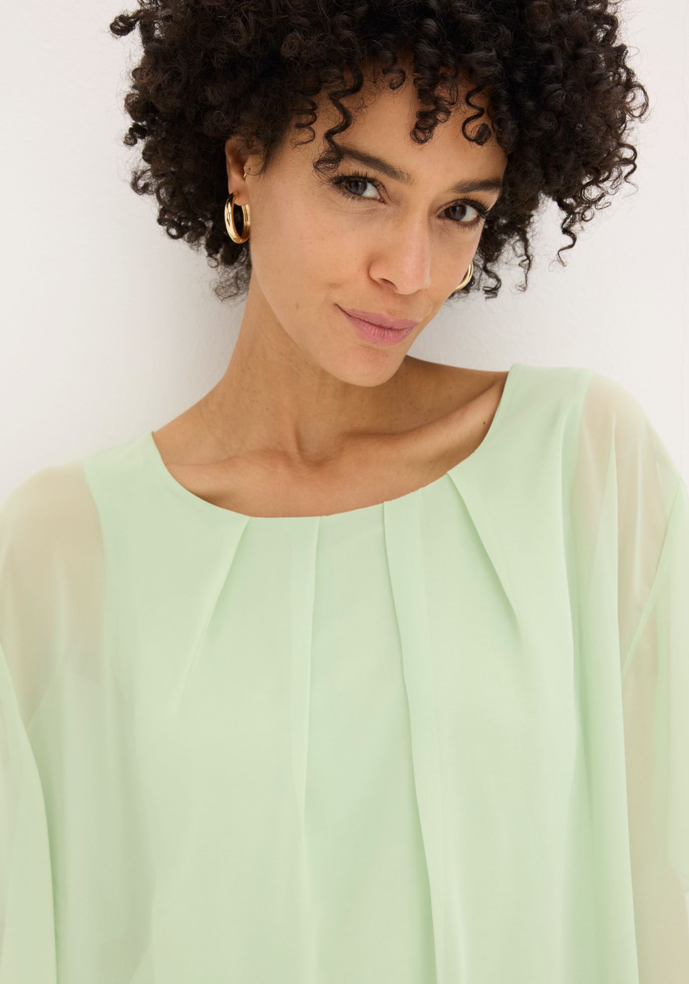 bonprix Blouse en mousseline »Chiffonbluse mit Untertop« coupe oversize, pour occasions festives, taille élastique