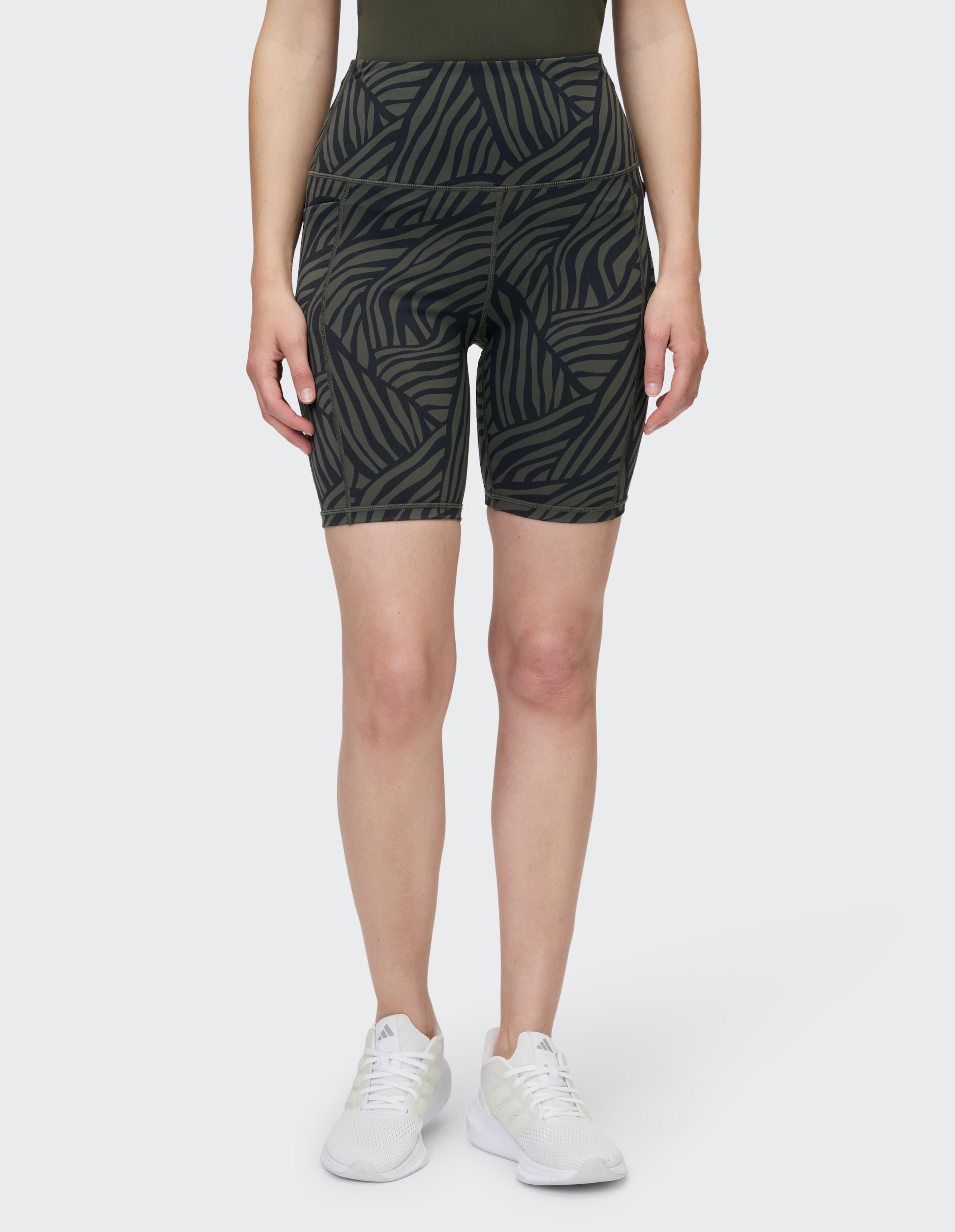 Image of Venice Beach Trainingsshorts "CAMELIA"