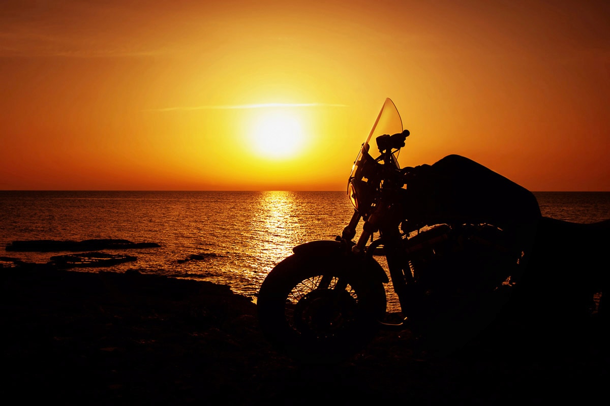 Image of Papermoon Fototapete "Motorrad am Strand"