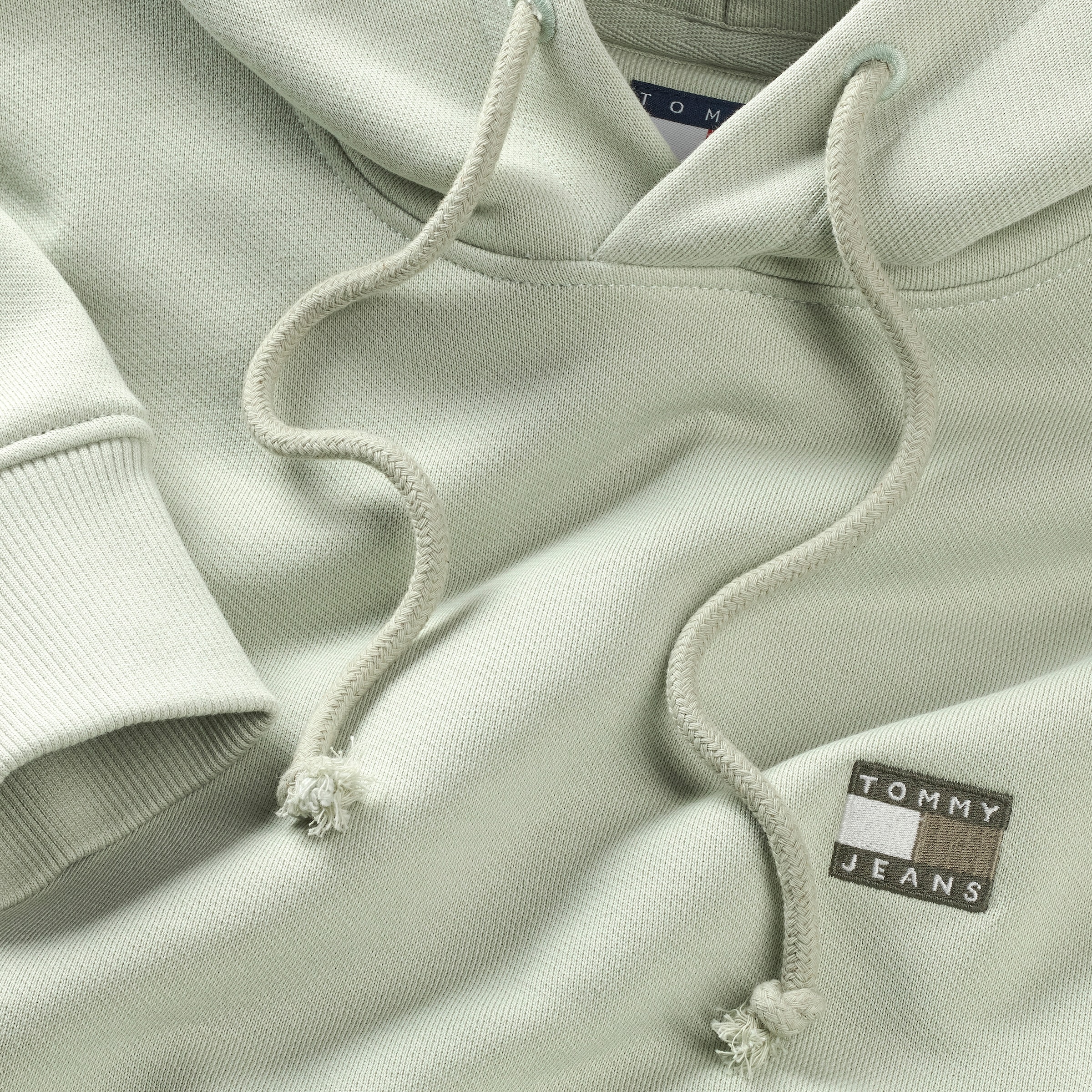 Tommy Jeans Hoodie »TJM REG BADGE HOODIE EXT«, Mit Rundhalsausschnitt