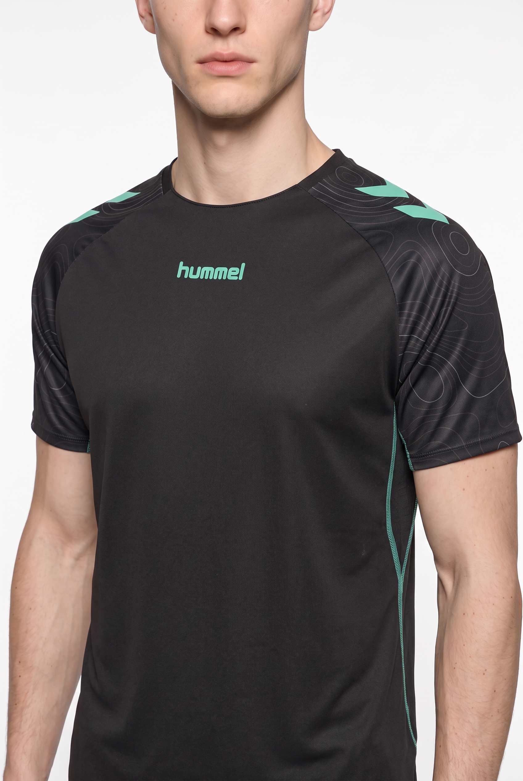 hummel T-shirt d'entraînement »HMLBLAZE 2.0 TRAINING JERSEY S/S« avec ventilation, en polyester