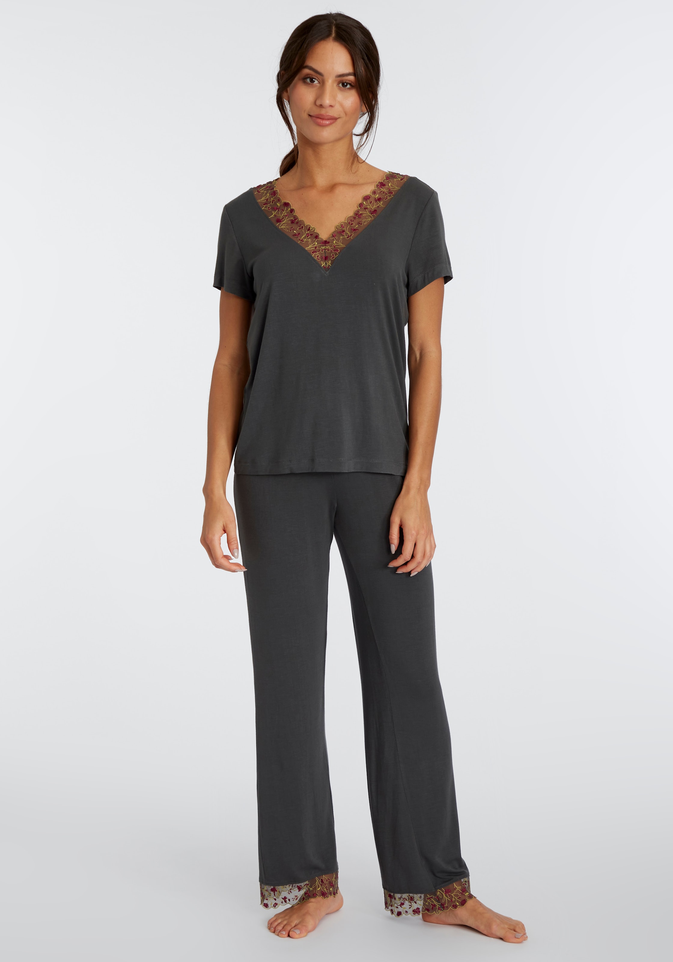 Image of LASCANA Pyjama Set, 2 mit bunten Spitzendetails