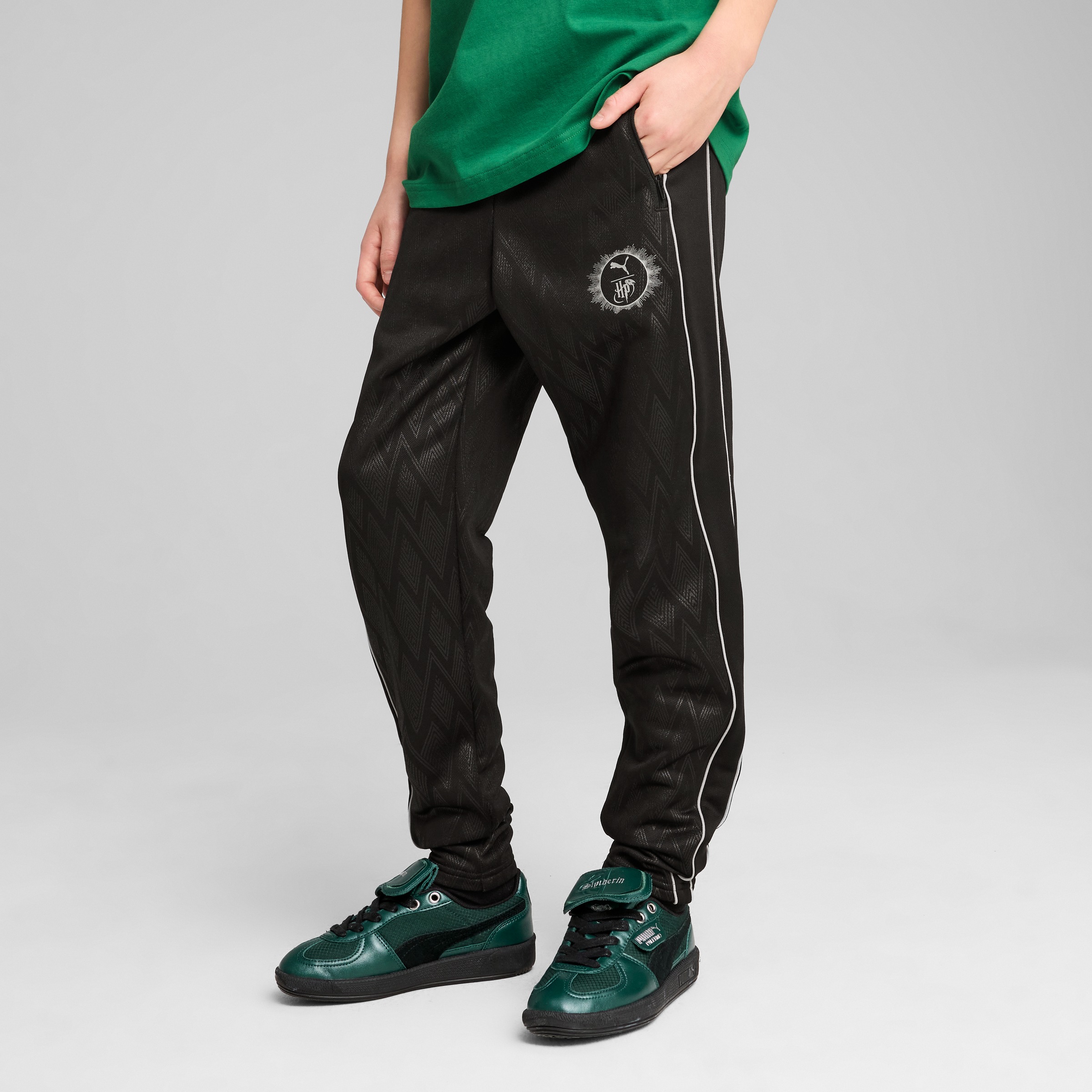 Image of PUMA Trainingshose "X HARRY POTTER T7 TRACK PANTS TR" sportlicher Stil, mit Leistentasche und Gesässtasche, Regular Fit