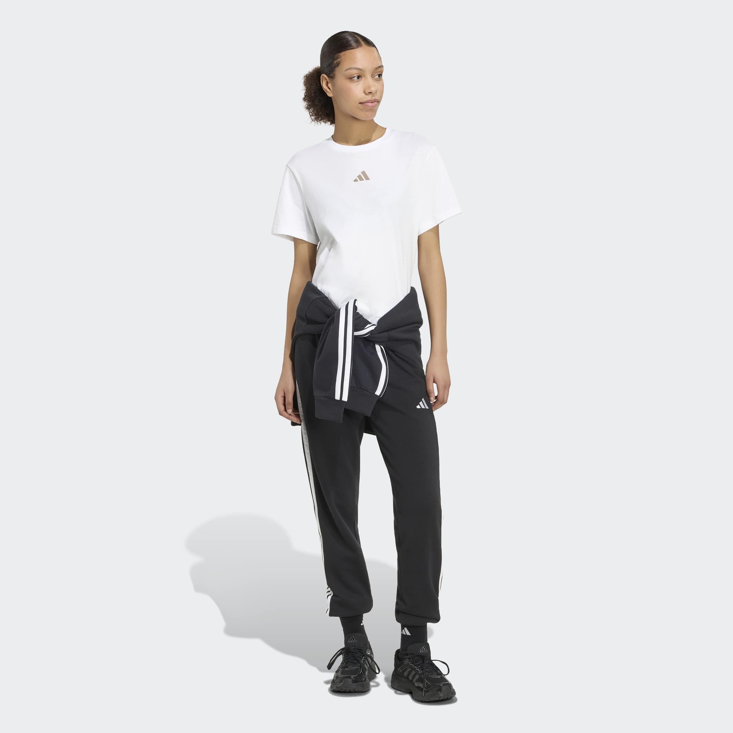 adidas Sportswear T-Shirt »CAMO L T« mit sportlichem Stil, ohne Verschluss, aus Baumwolle