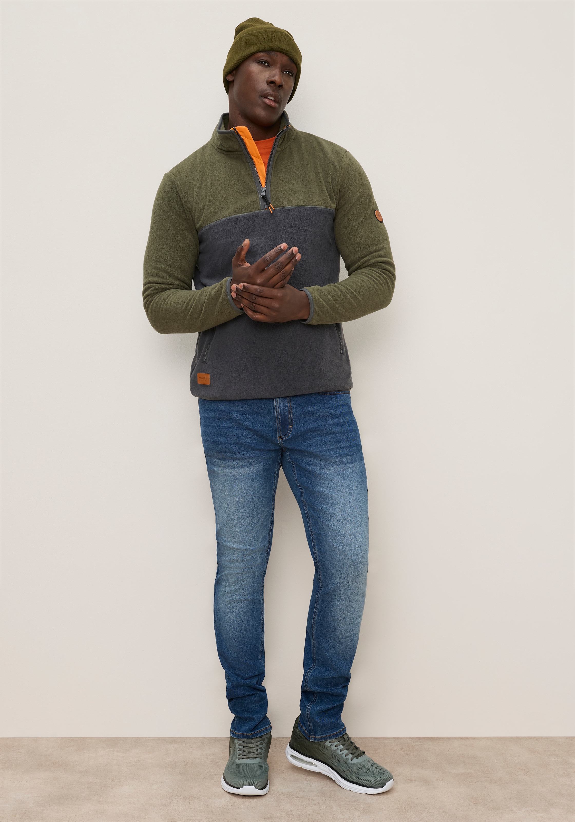 KangaROOS Pull en polaire , Avec col montant, manches longues, aussi disponible en grandes tailles
