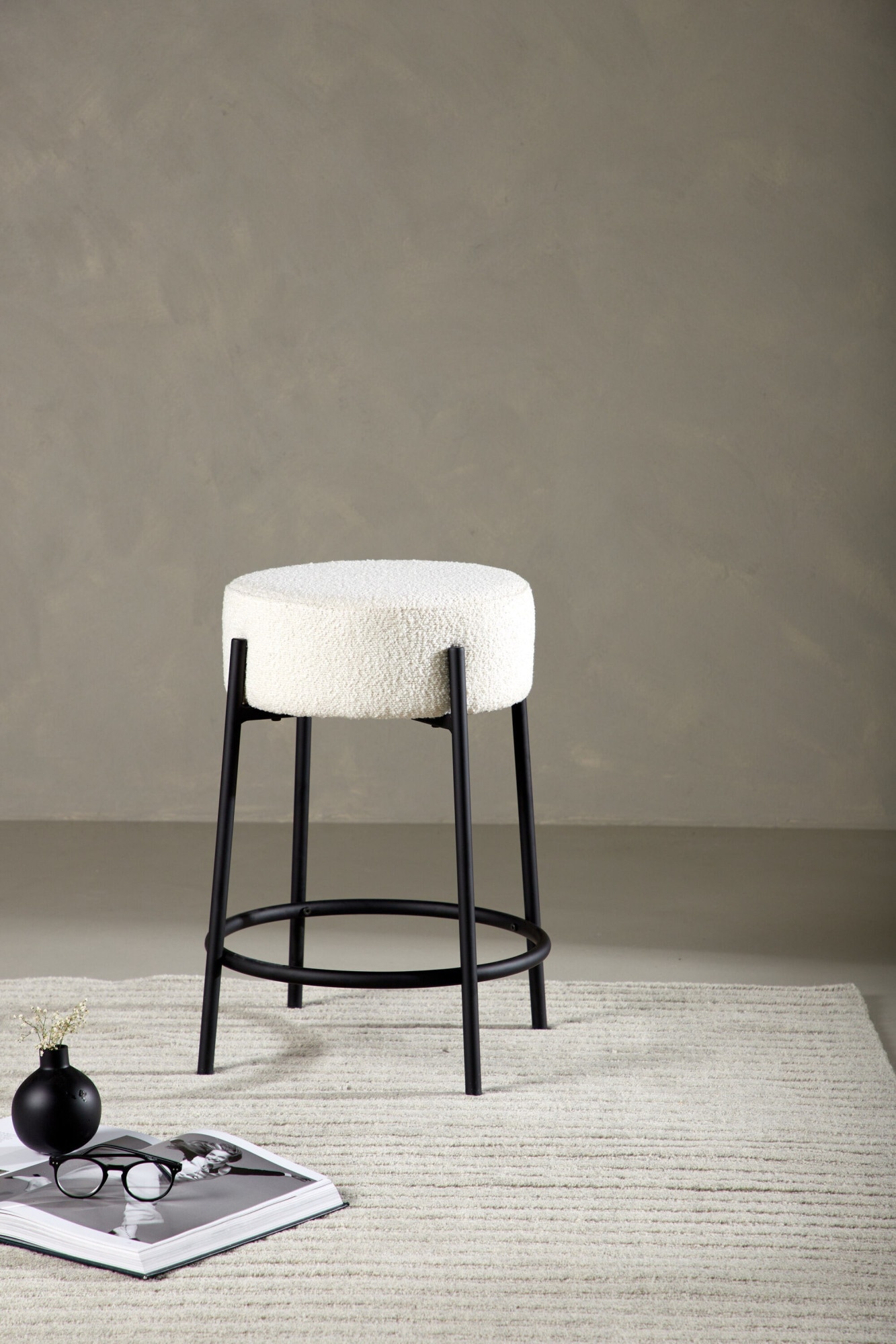 Venture Home Tabouret de bar »Tucson, Barhocker in Bouclé, niedrige Sitzfläche, belastbar bis 150 kg« Tabouret de bar, revêtement bouclé, pieds en acier, repose-pieds, moderne