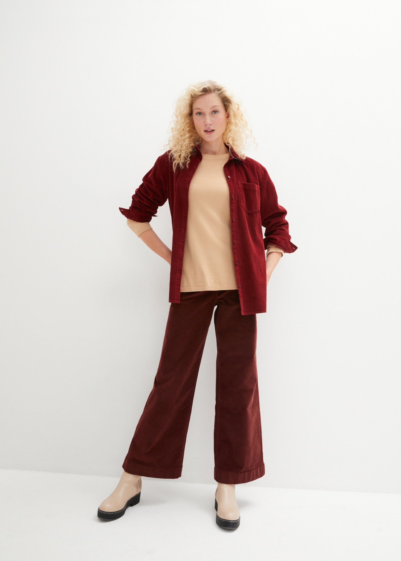 bonprix Cordhose  im Bootcut-Style, Loose Fit, aus Cord