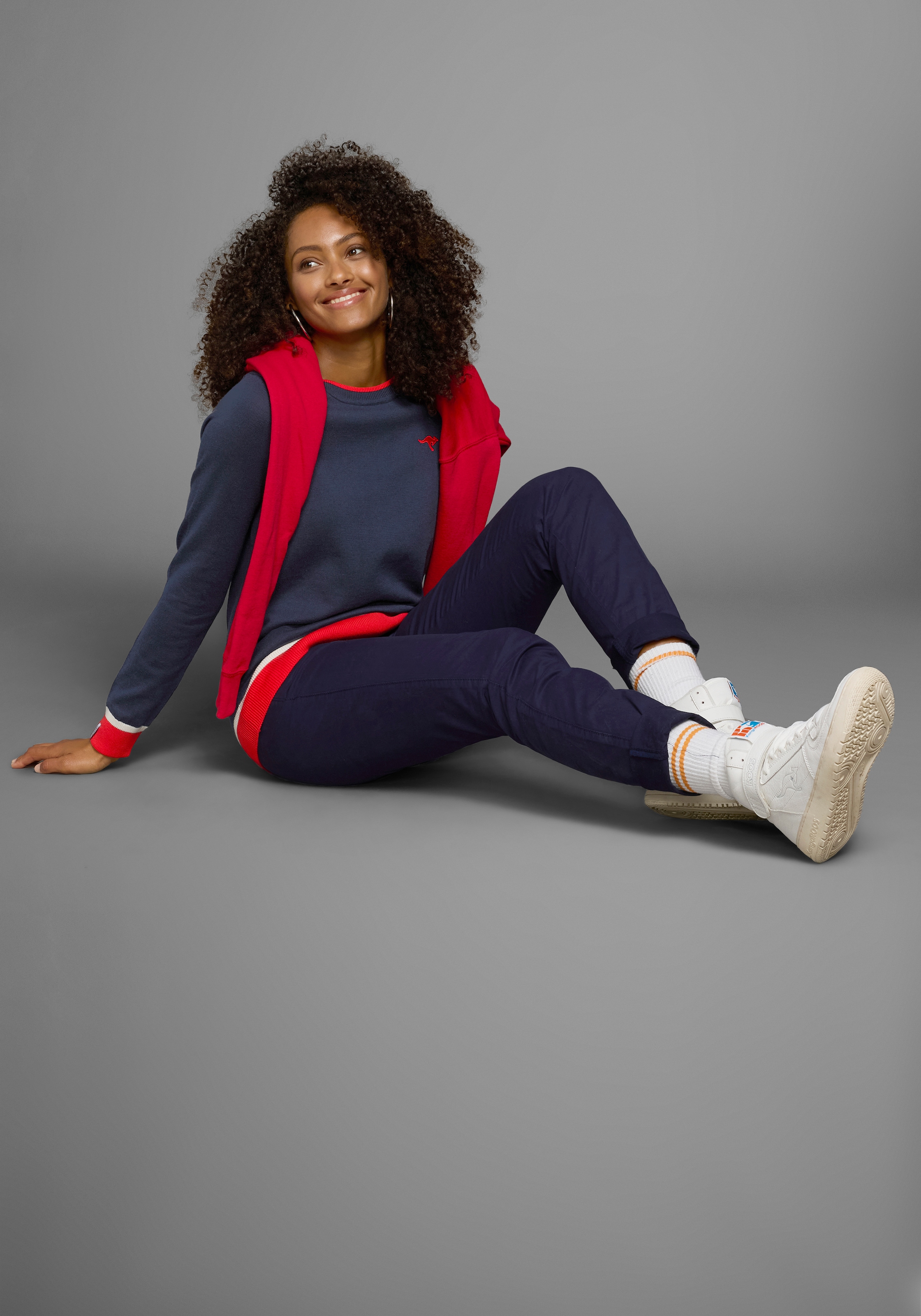 KangaROOS Pull à col rond mit kontrastfarbenem Saum