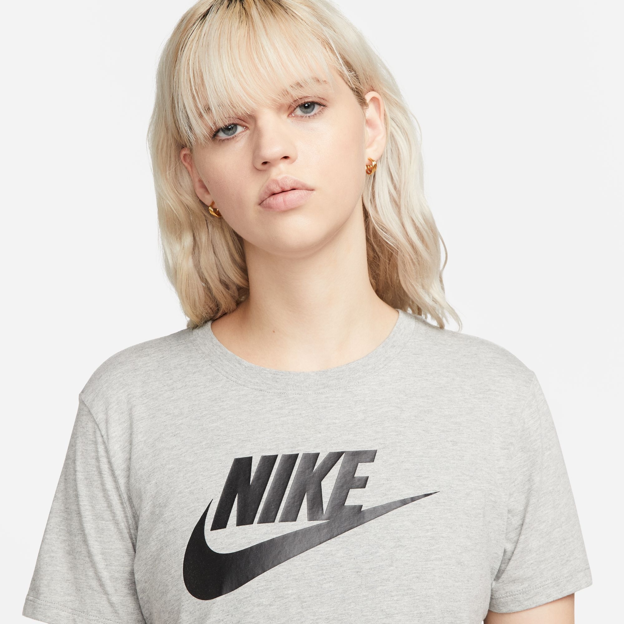 ♕ Nike Sportswear T-Shirt »ESSENTIALS WOMEN\'S LOGO T-SHIRT«  versandkostenfrei kaufen