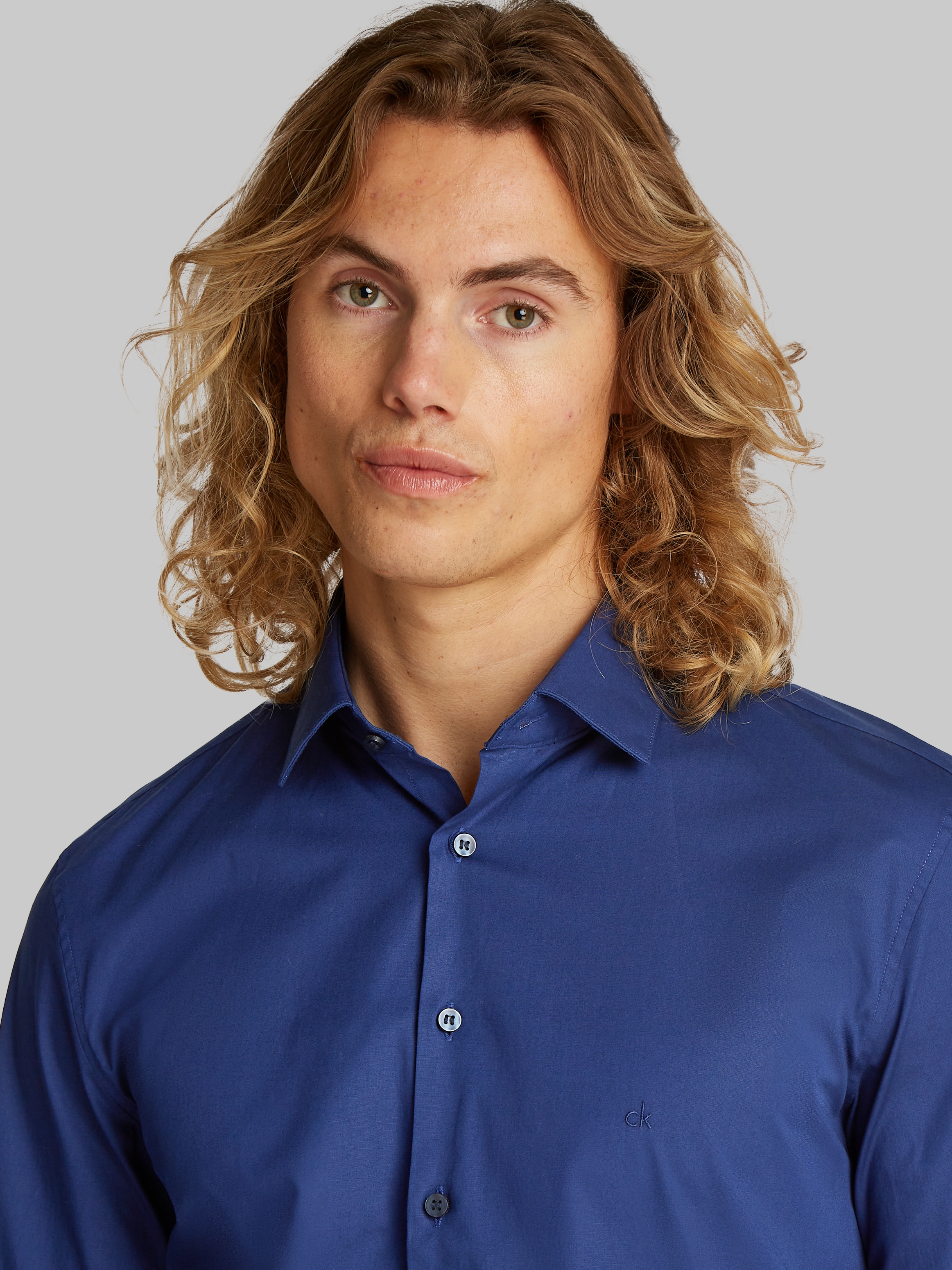 Calvin Klein Businesshemd »POPLIN STRETCH SLIM SHIRT«, mit Kentkragen, Logoprint auf Brusthöhe