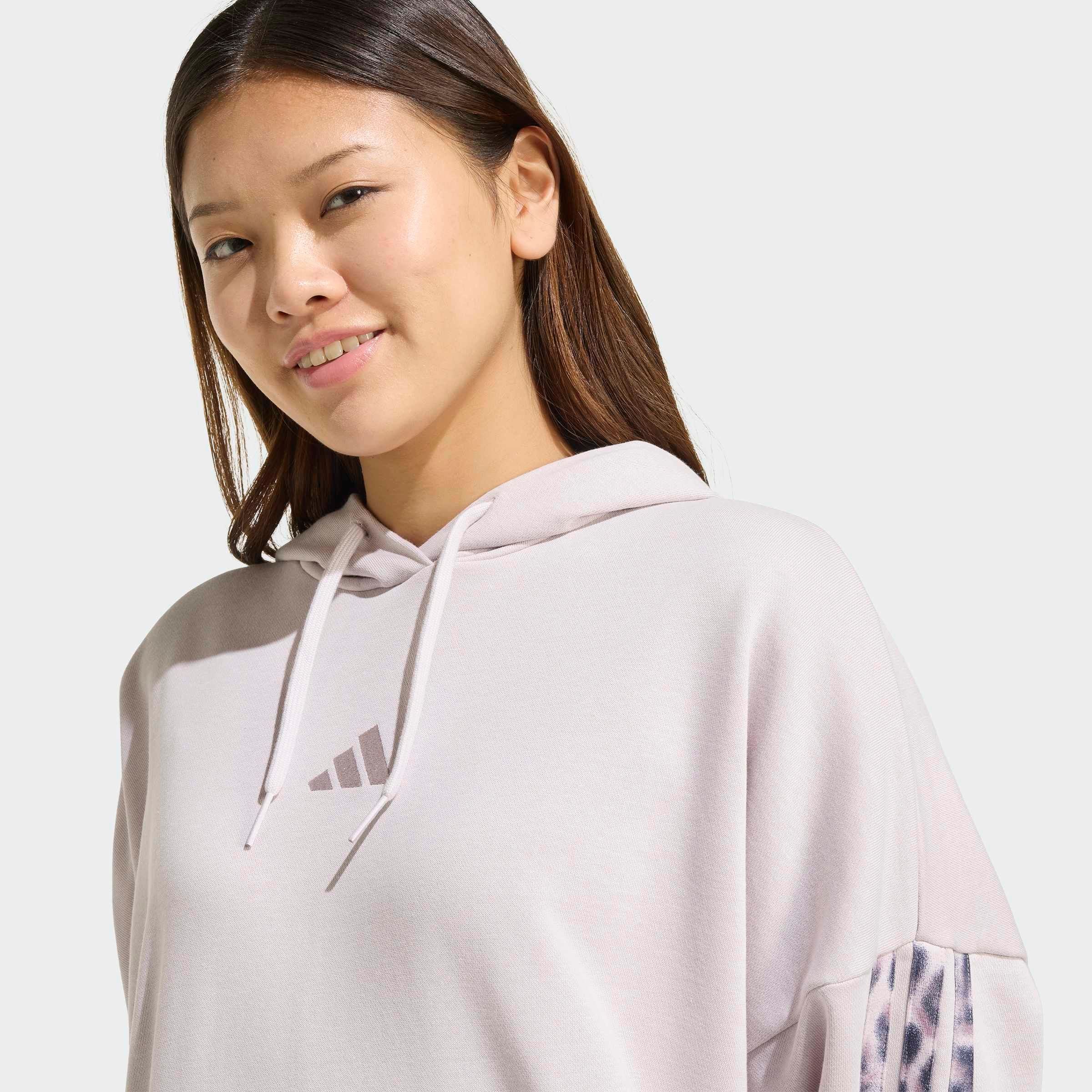 adidas Sportswear Sweat à capuche »SEASONAL ESSENTIALS FRENCH TERRY HOODIE, LEOPARDENPRINT, 3-STREIFEN«
