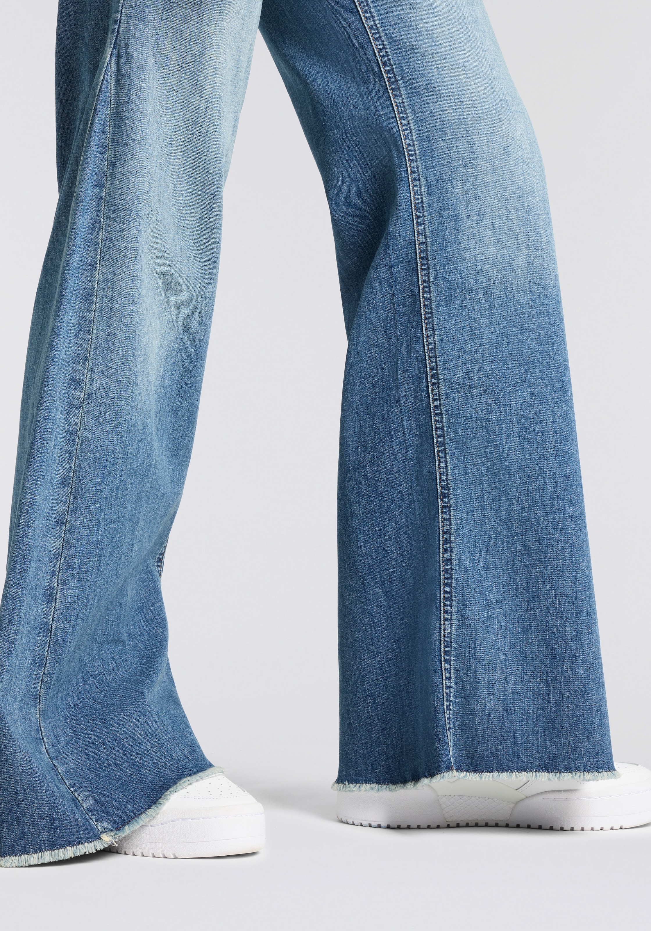 Herrlicher Jeans à 5 poches »Edna Kama Denim Light« Flared Fit, extra Weite