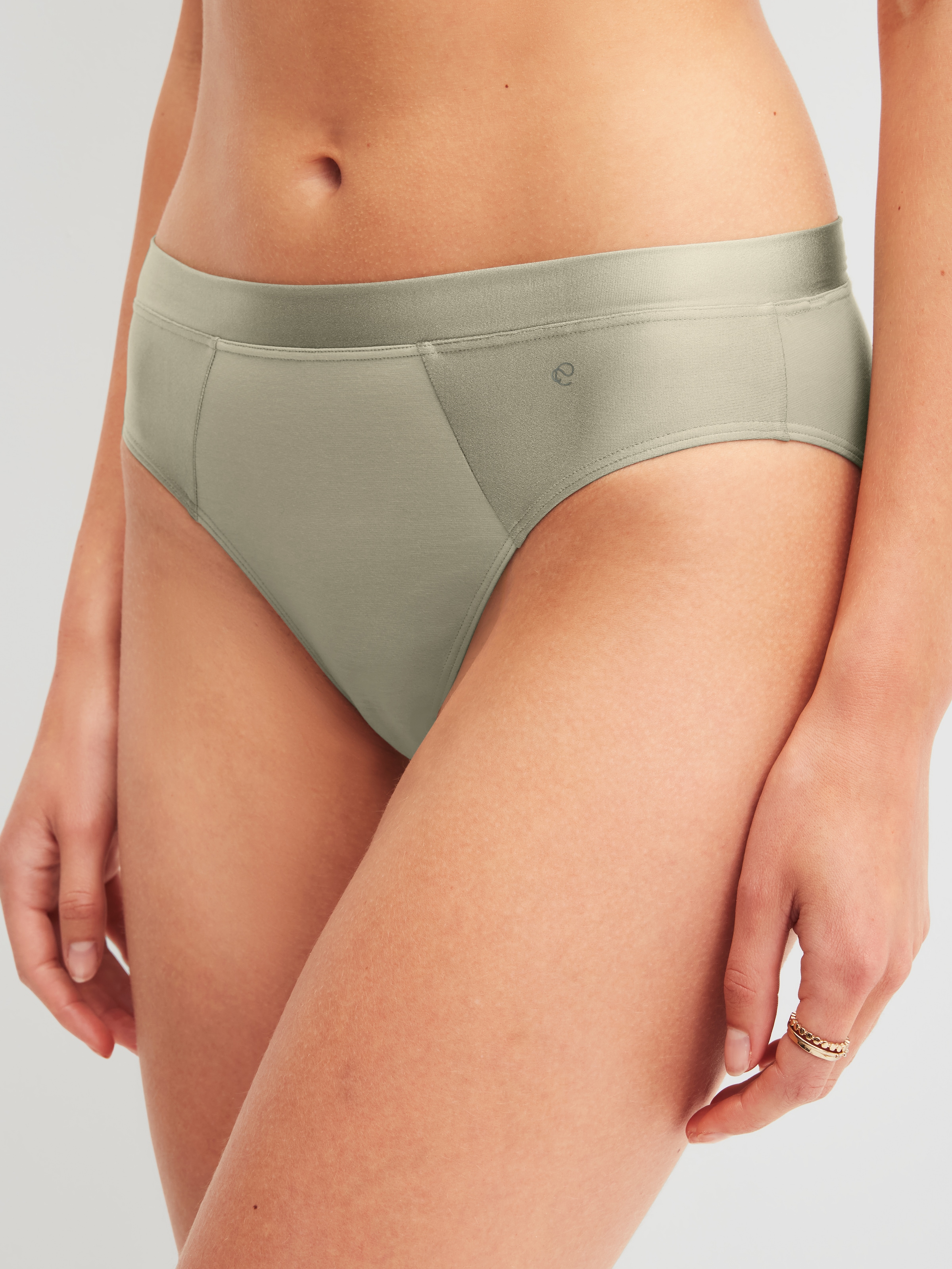 CALIDA Slip »Cate« schimmernde Satin-Blende, femininer Look, Single Jersey, elastisch