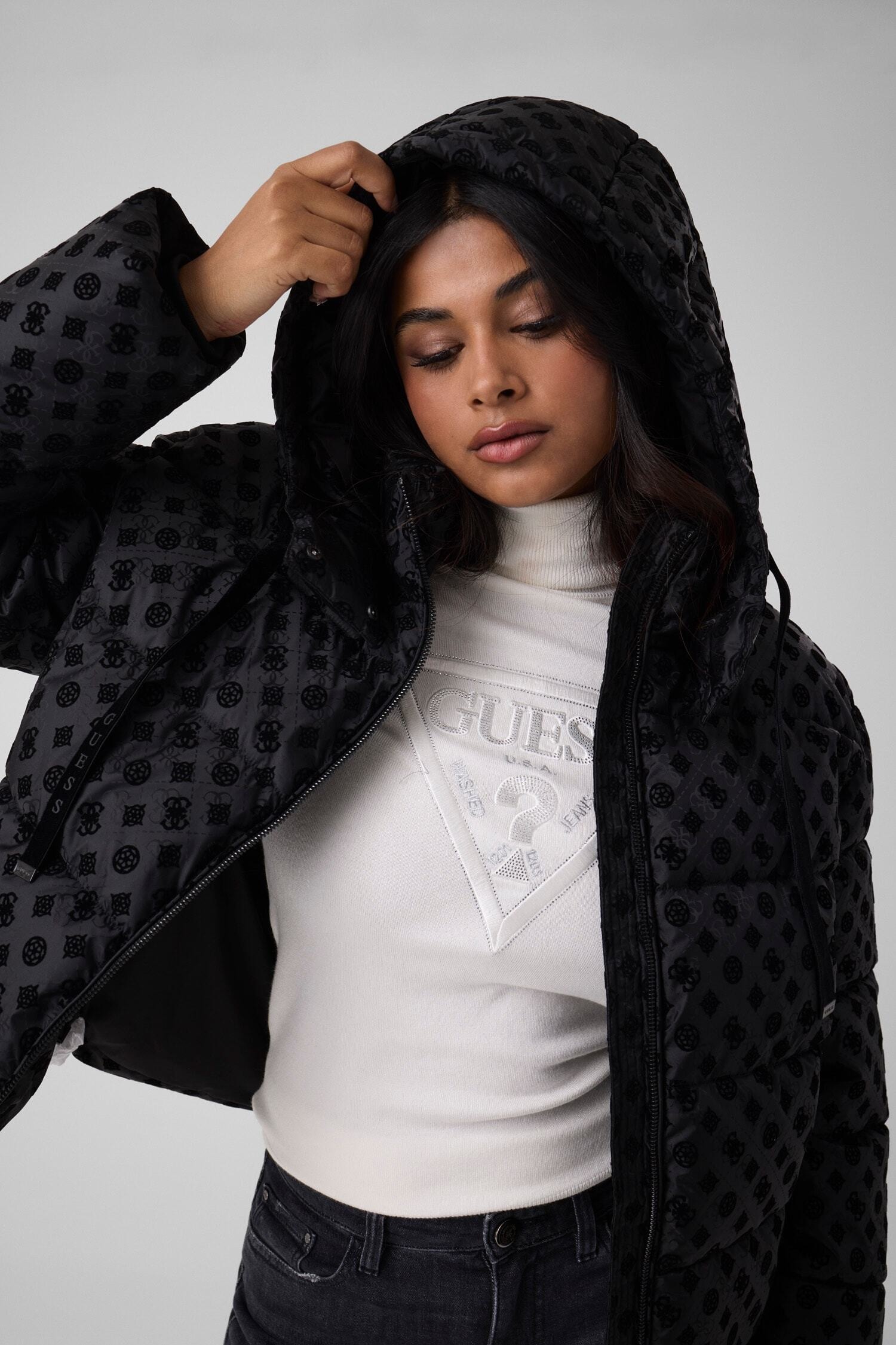 Guess Veste matelassée »NEW DAISY CROP LOGO PUFFER« avec capuche avec ourlet réglable, logos 4G en velours