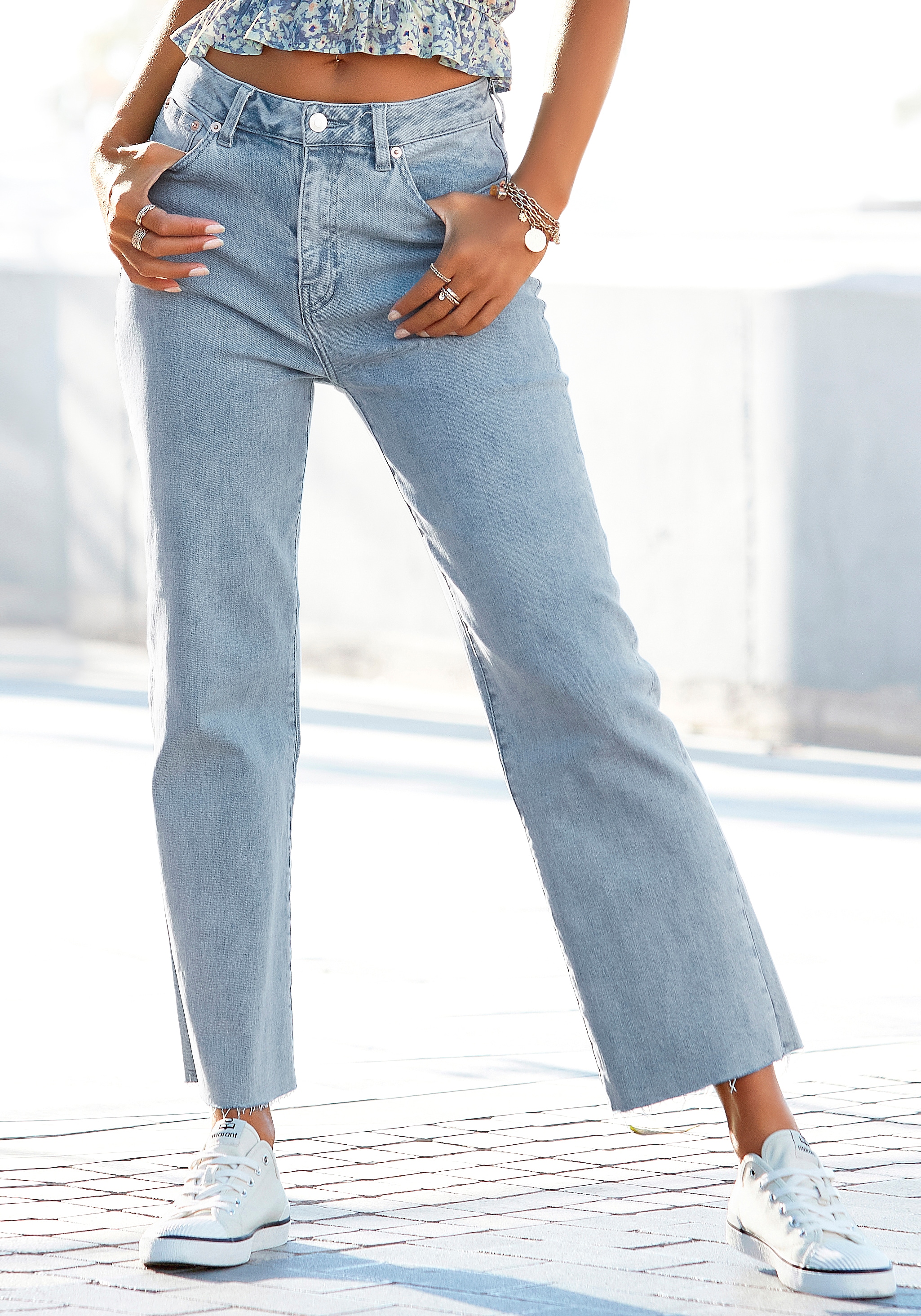 Weite Jeans, mit leicht ausgefranstem Beinabschluss, Culotte Jeans in 7/8-Länge
