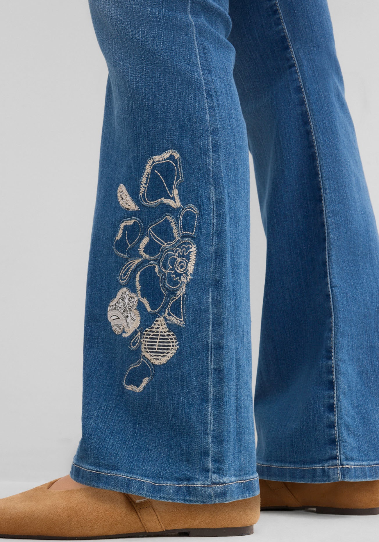 bonprix Jeans à pattes d'eph Regular Fit, aus Baumwolle, Polyester und Elasthan