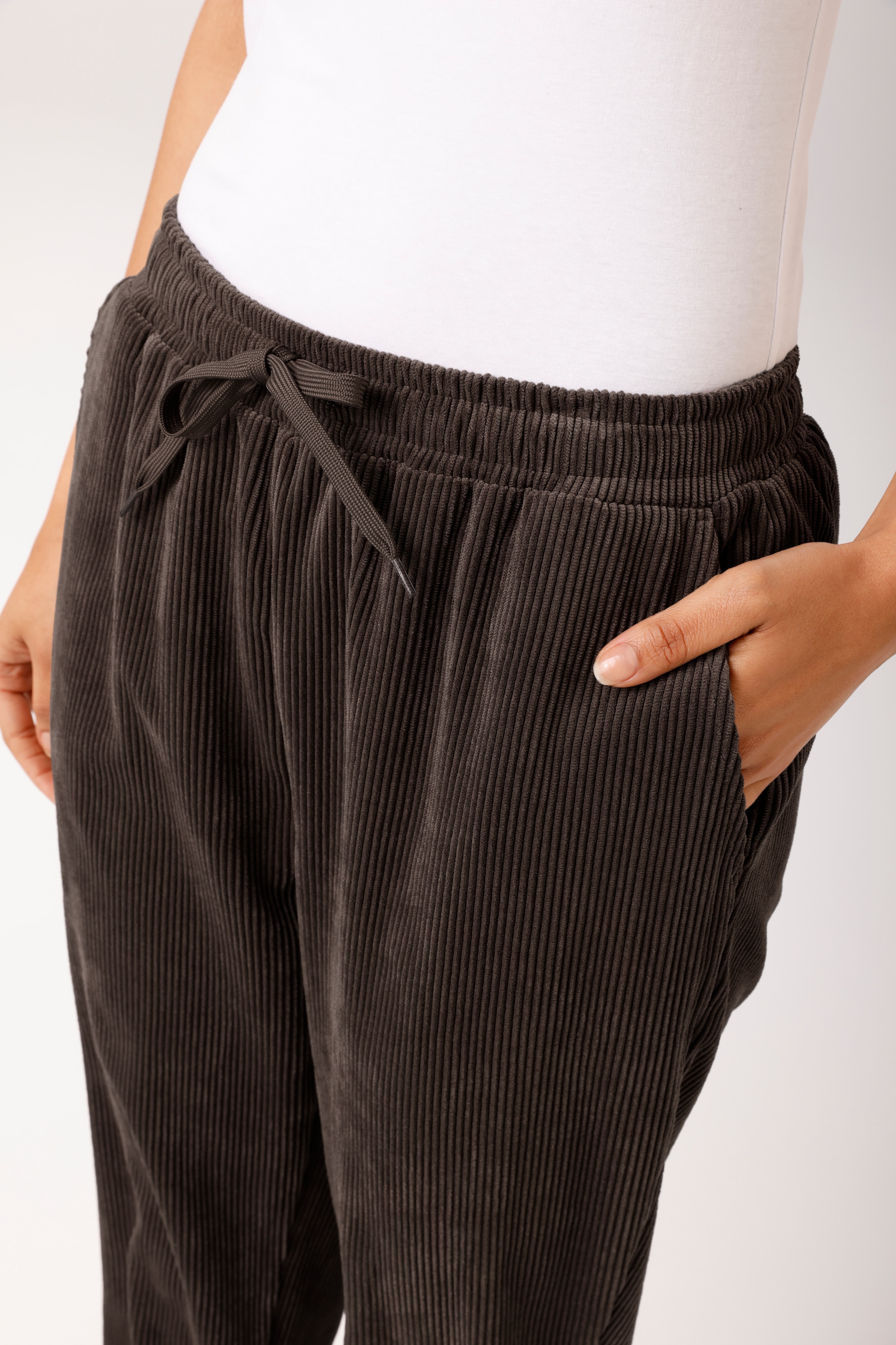 Aniston CASUAL Pantalon à enfiler  en velours côtelé tendance et élastique