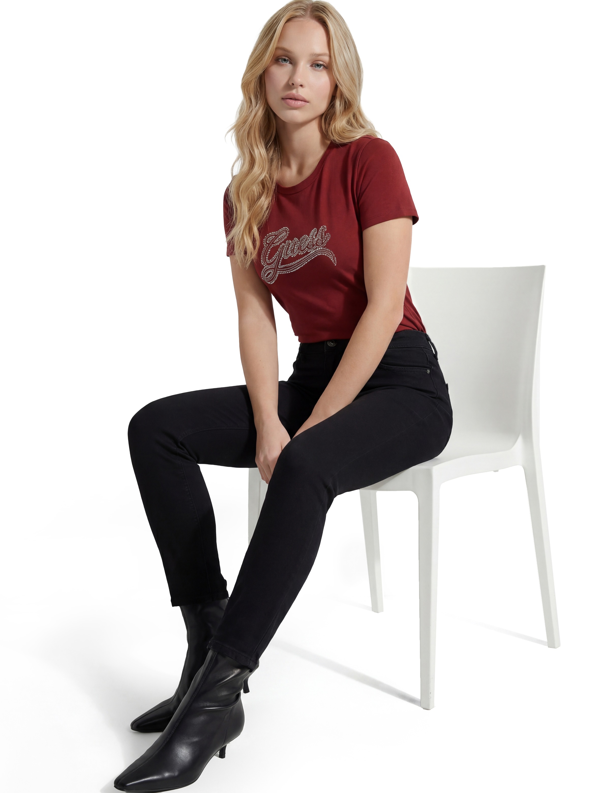 Guess T-Shirt »SS GUESS STUD LOGO EASY TEE« mit Nietenbesatz, Regular Fit
