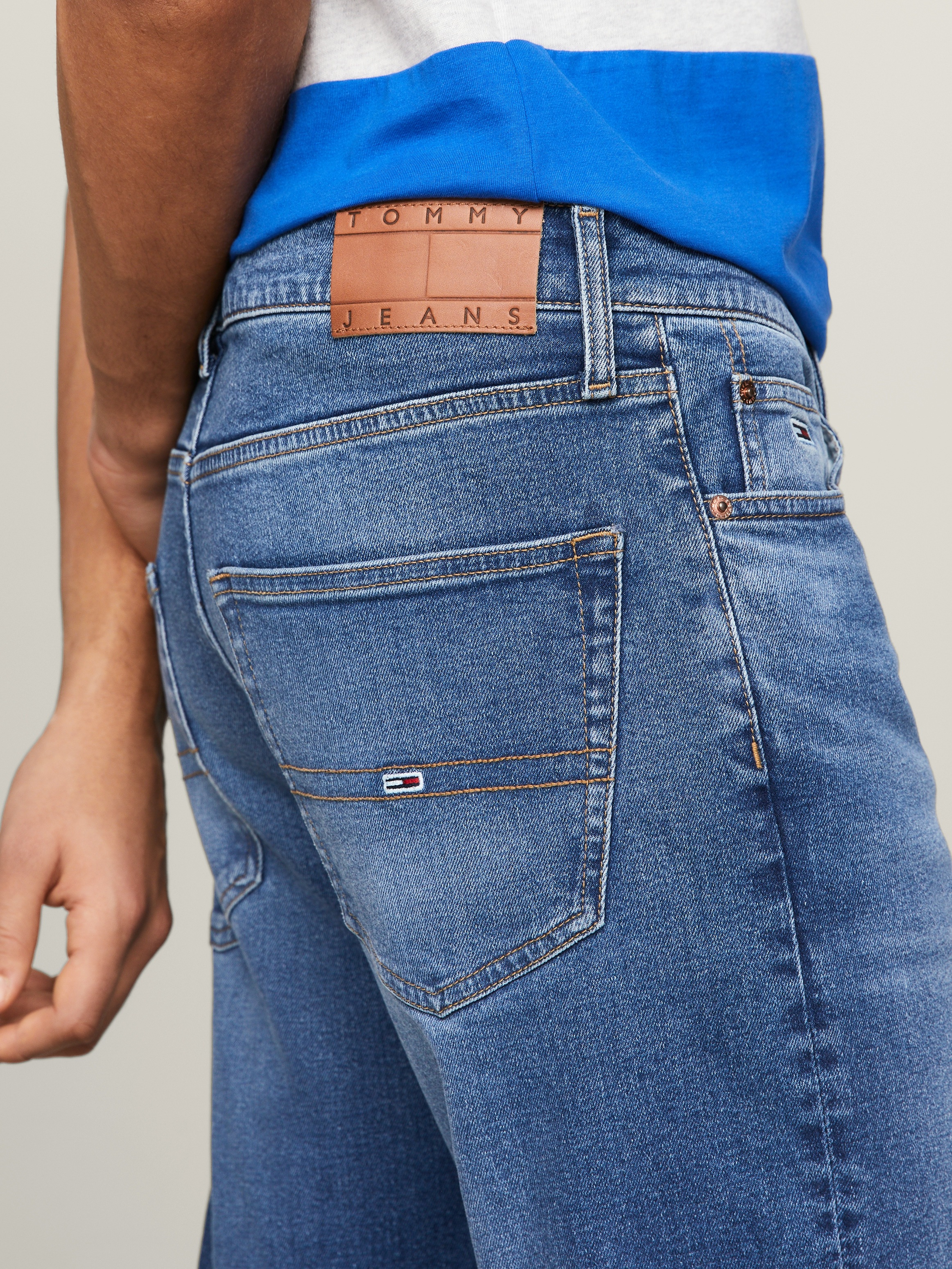 Tommy Jeans Dad-Jeans »DAD JEAN RGLR«, im 5-Pocket-Style