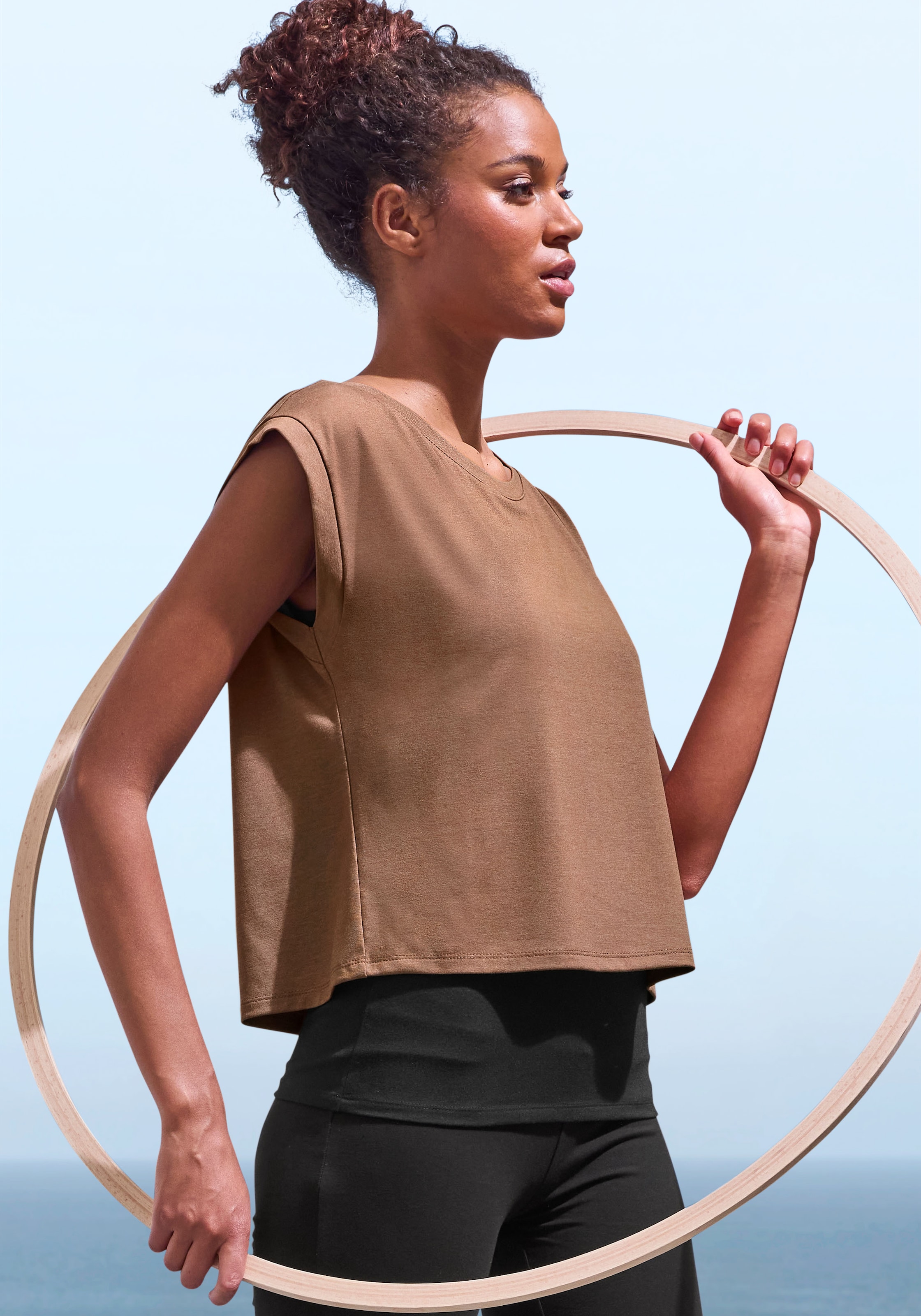 Image of LASCANA ACTIVE Layershirt 2 in 1 T-Shirt im Layer-Design