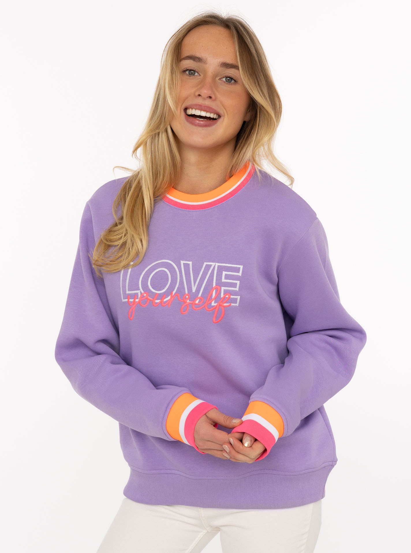 Image of Zwillingsherz Hoodie ""Love Yourself"", Rundhals, gestreifte Neon-Bündchen, gestickter Schriftzug