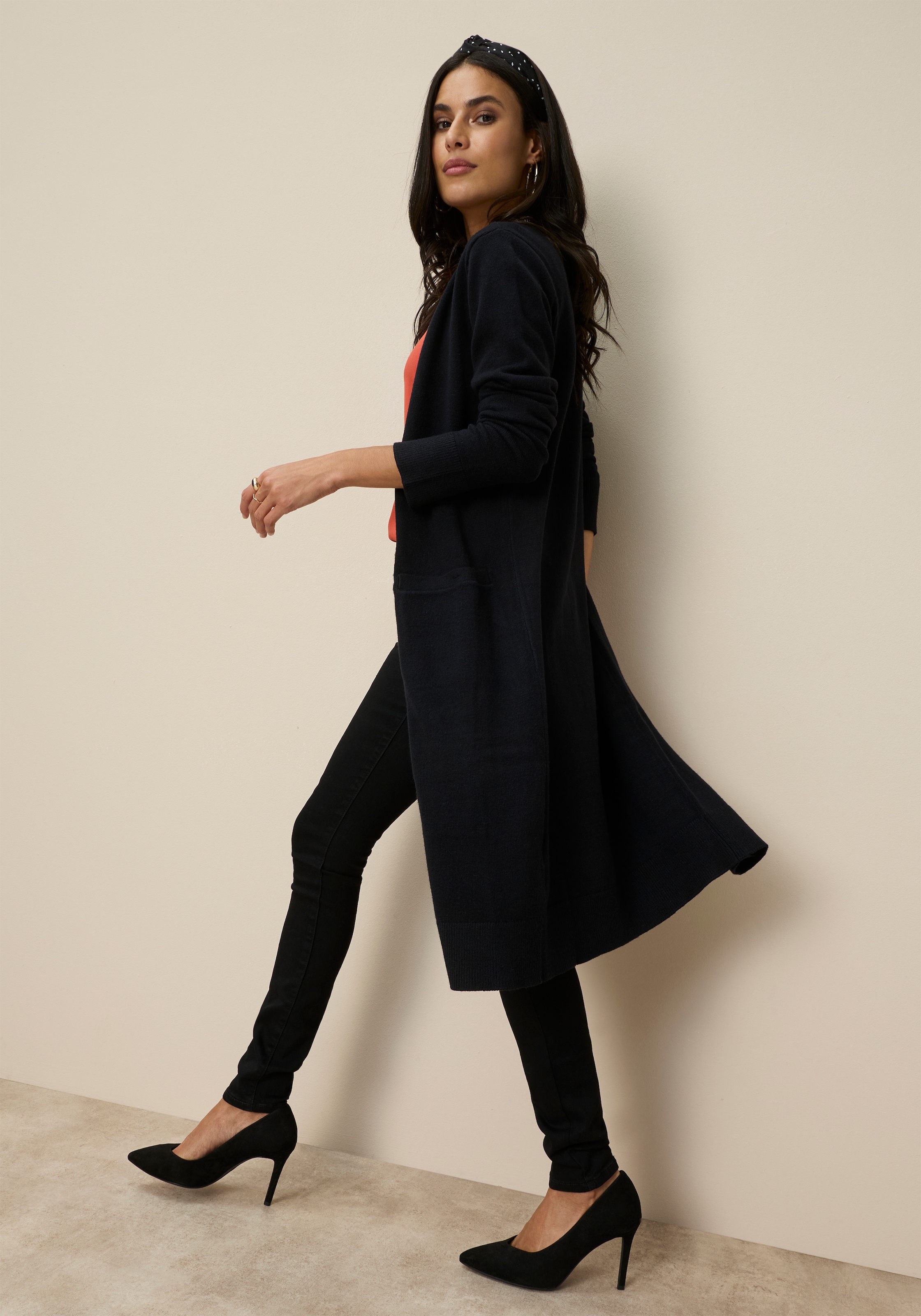 Image of Tamaris Strickjacke "mit figurumspielender Passform" in Longform aus kuschligem Viskosegestrick