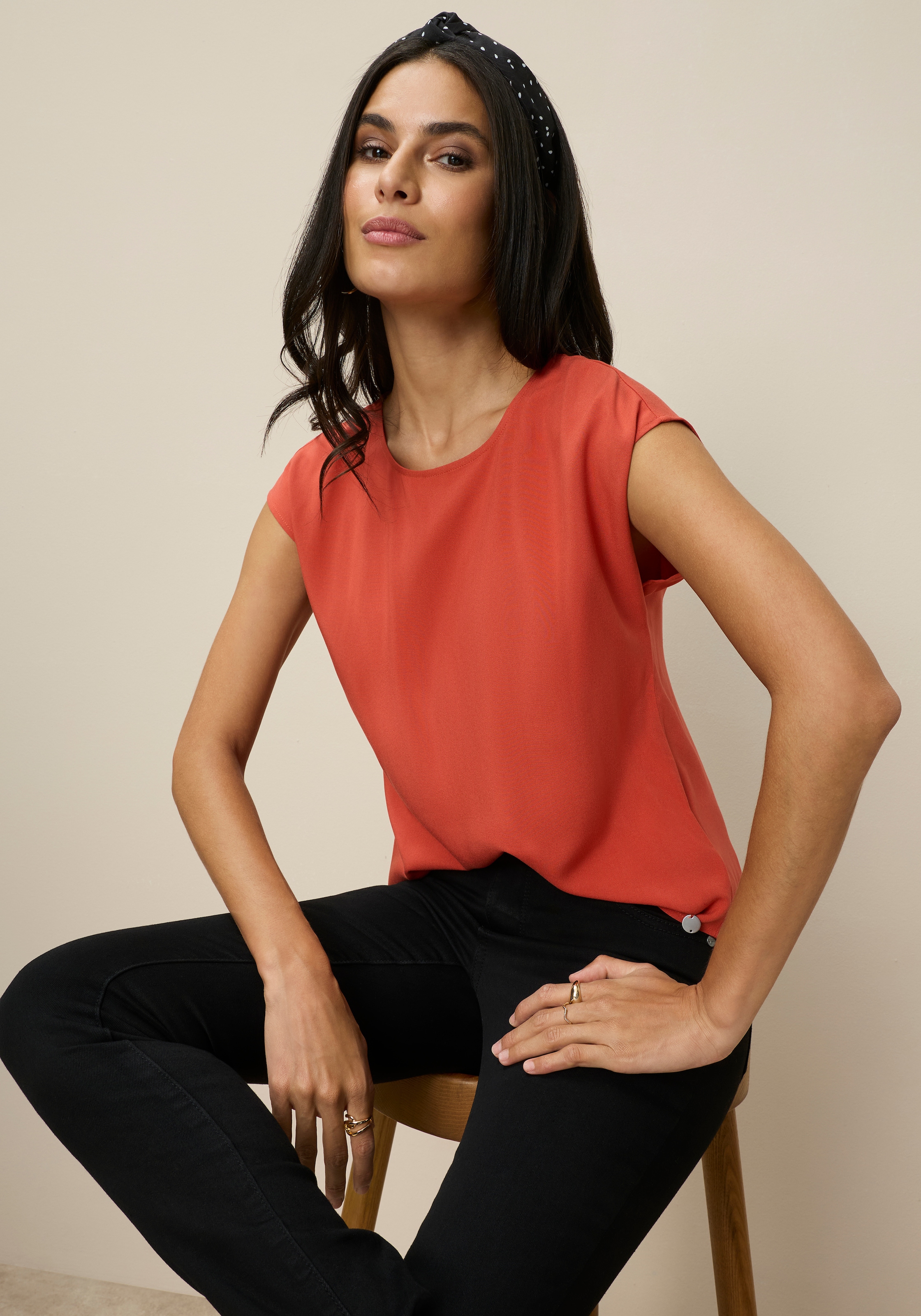 Image of Tamaris Shirtbluse "aus fliessender Viskose-Qualität" luftig, leicht für den Sommer