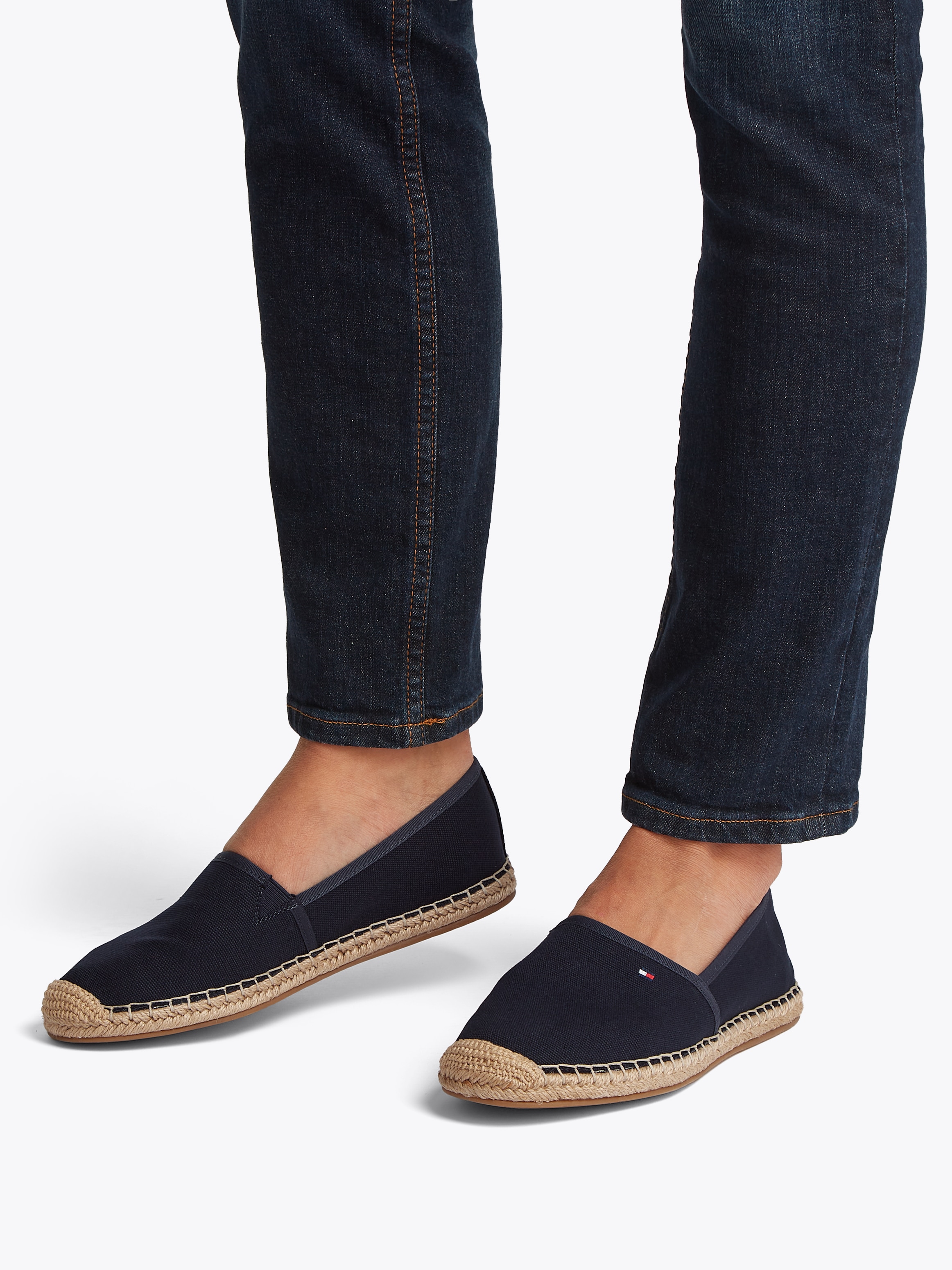 Tommy Hilfiger Espadrille »FLAG CANVAS ESPADRILLE«  , Slipper, Flats, Bequemschuh mit Jutebezug und Ziernähten